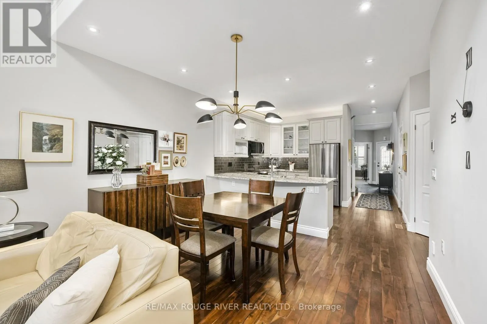 403 - 120 UNIVERSITY AVENUE E, #403