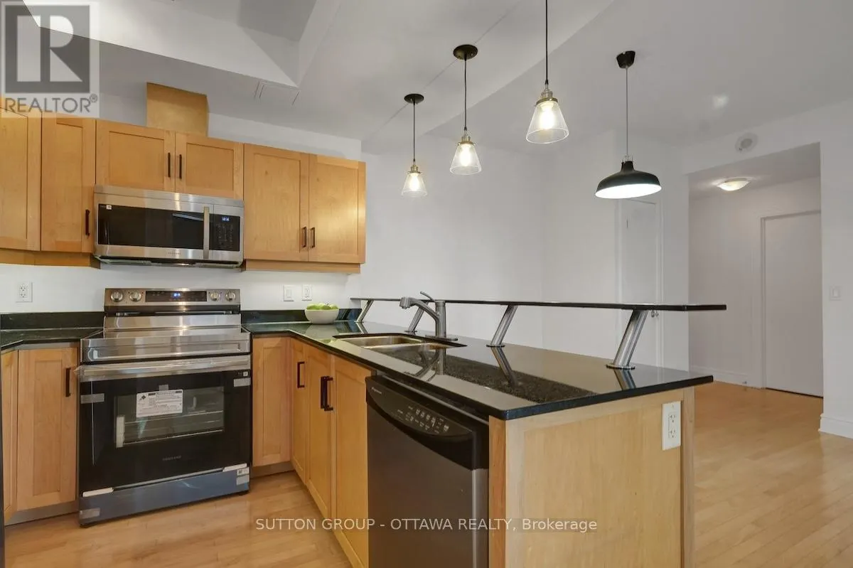 802 - 95 BRONSON AVENUE