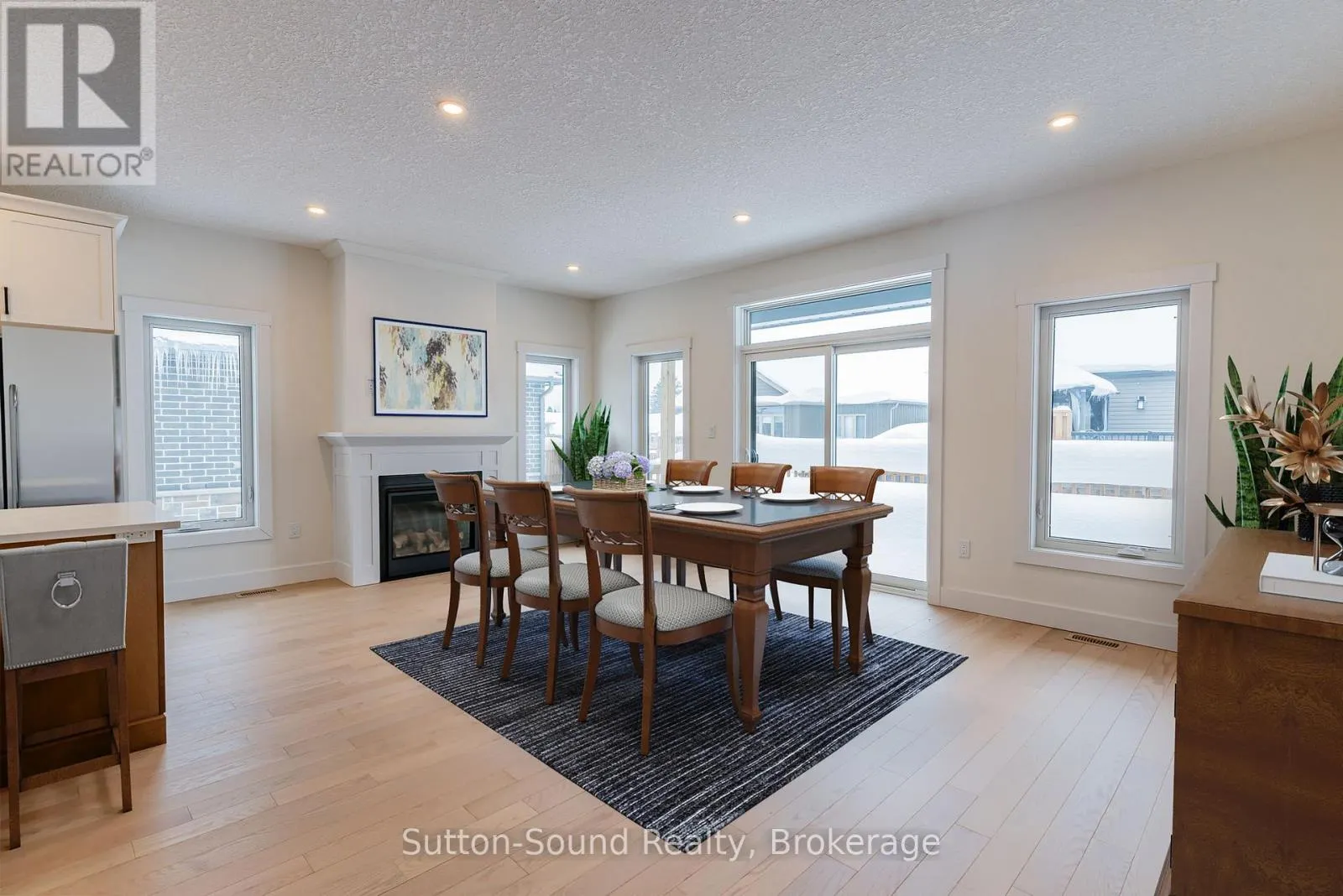 325 6TH AVENUE W