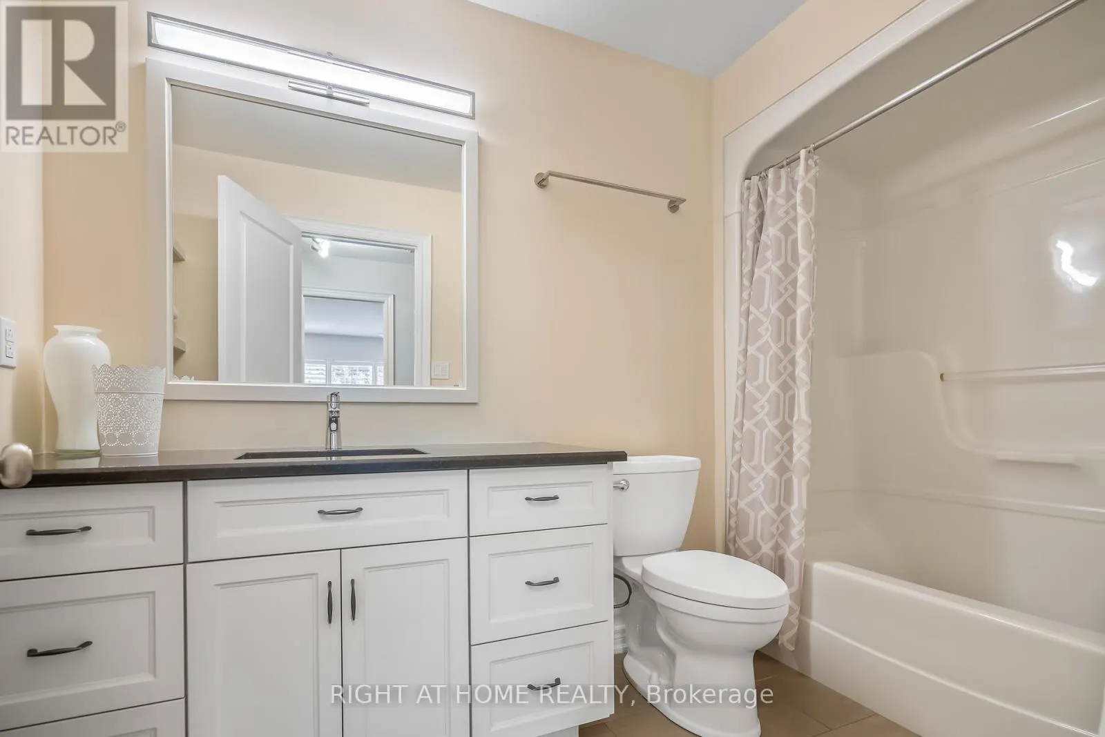 33 - 88 LAKEPORT ROAD