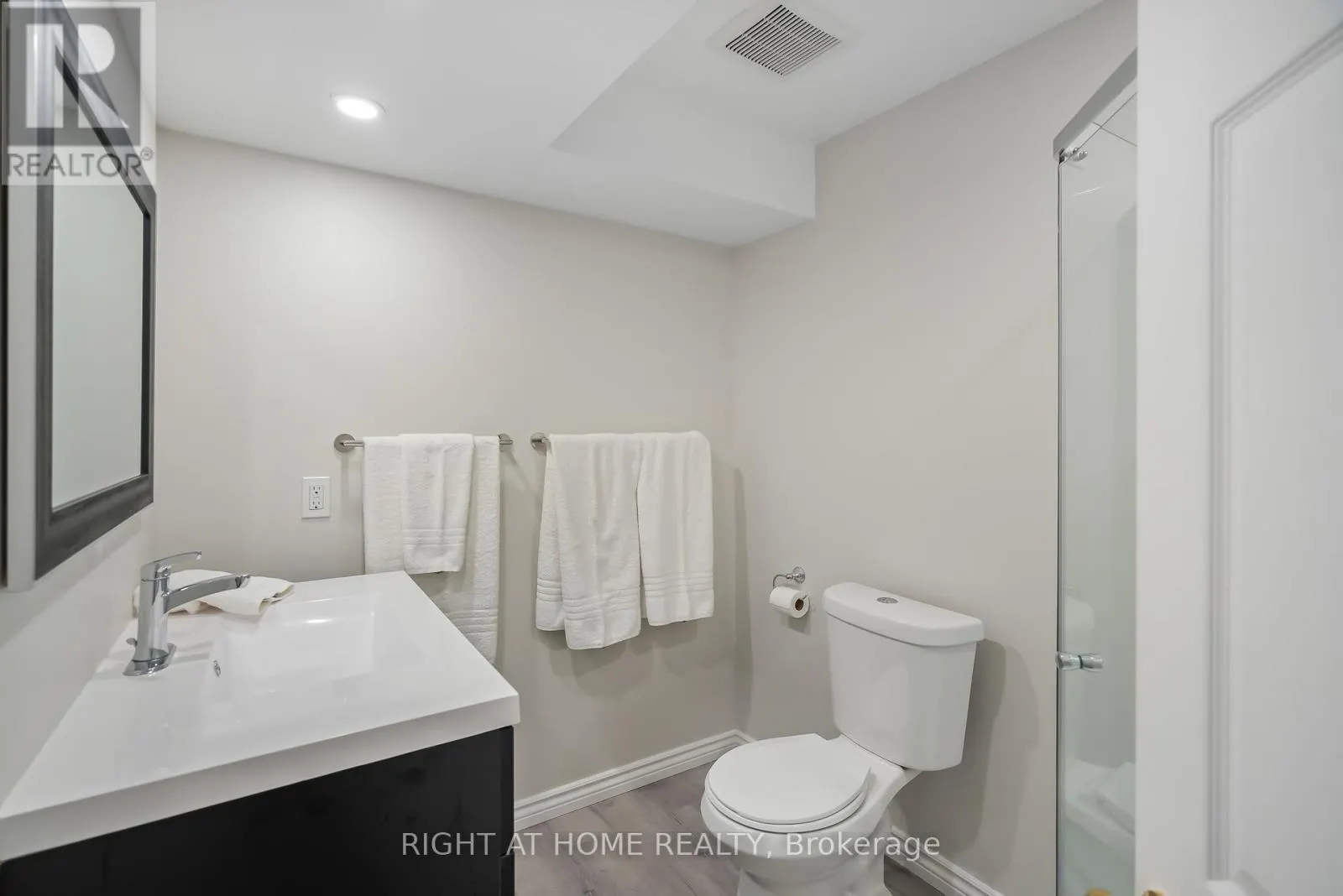 33 - 88 LAKEPORT ROAD