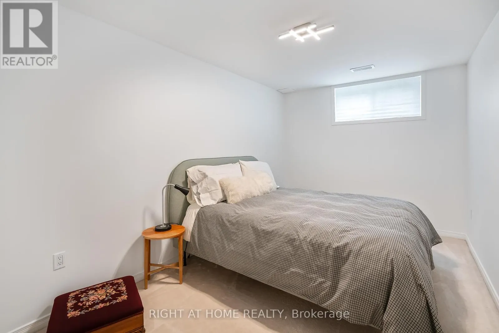 33 - 88 LAKEPORT ROAD