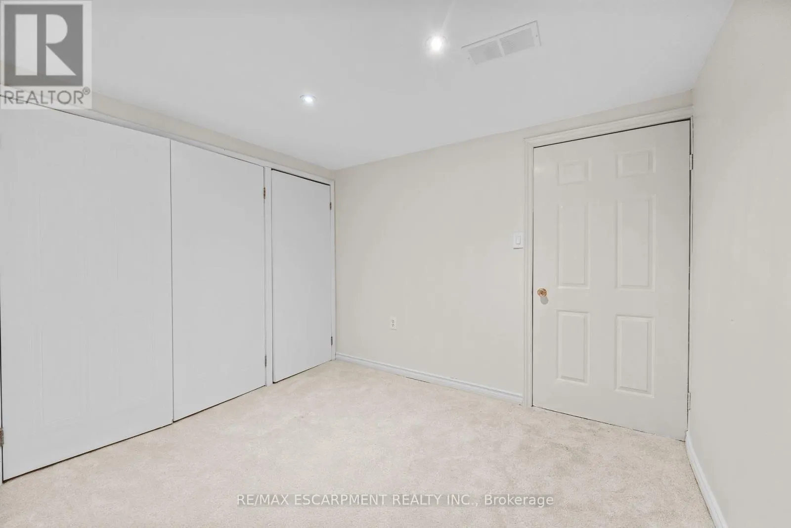 375 CLARENDON DRIVE