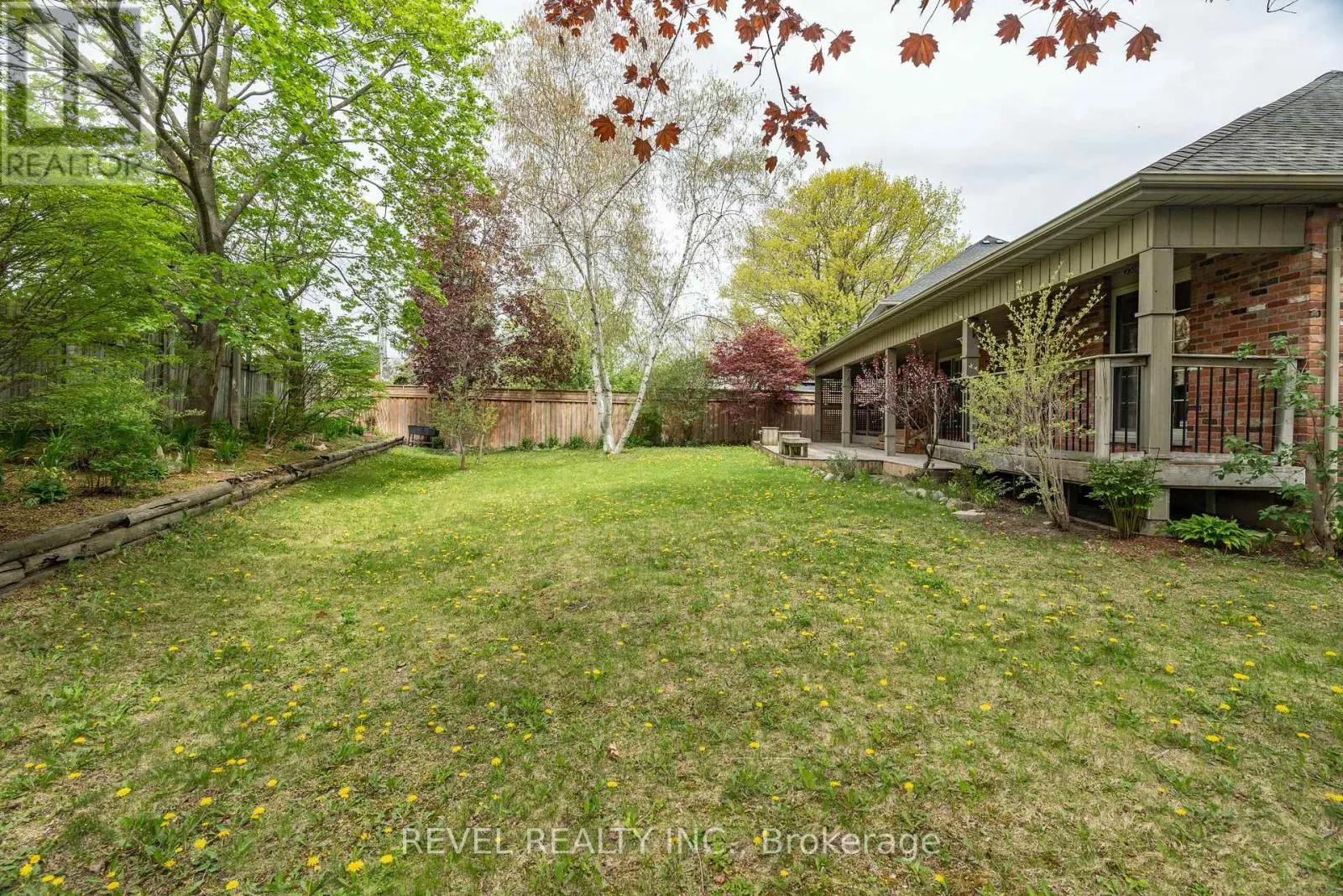 632 BAYHAMPTON CRESCENT