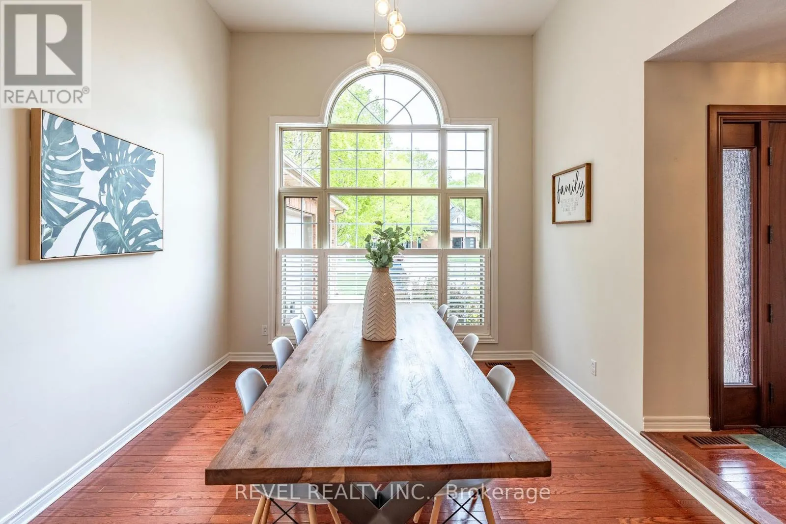 632 BAYHAMPTON CRESCENT