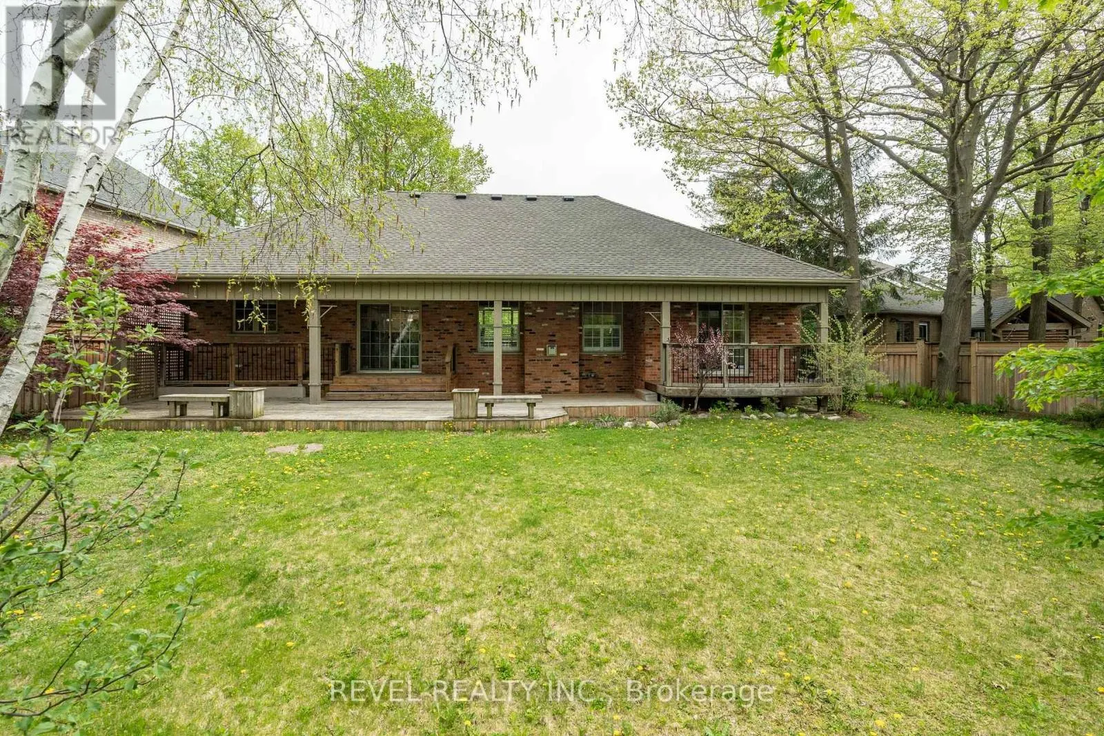 632 BAYHAMPTON CRESCENT