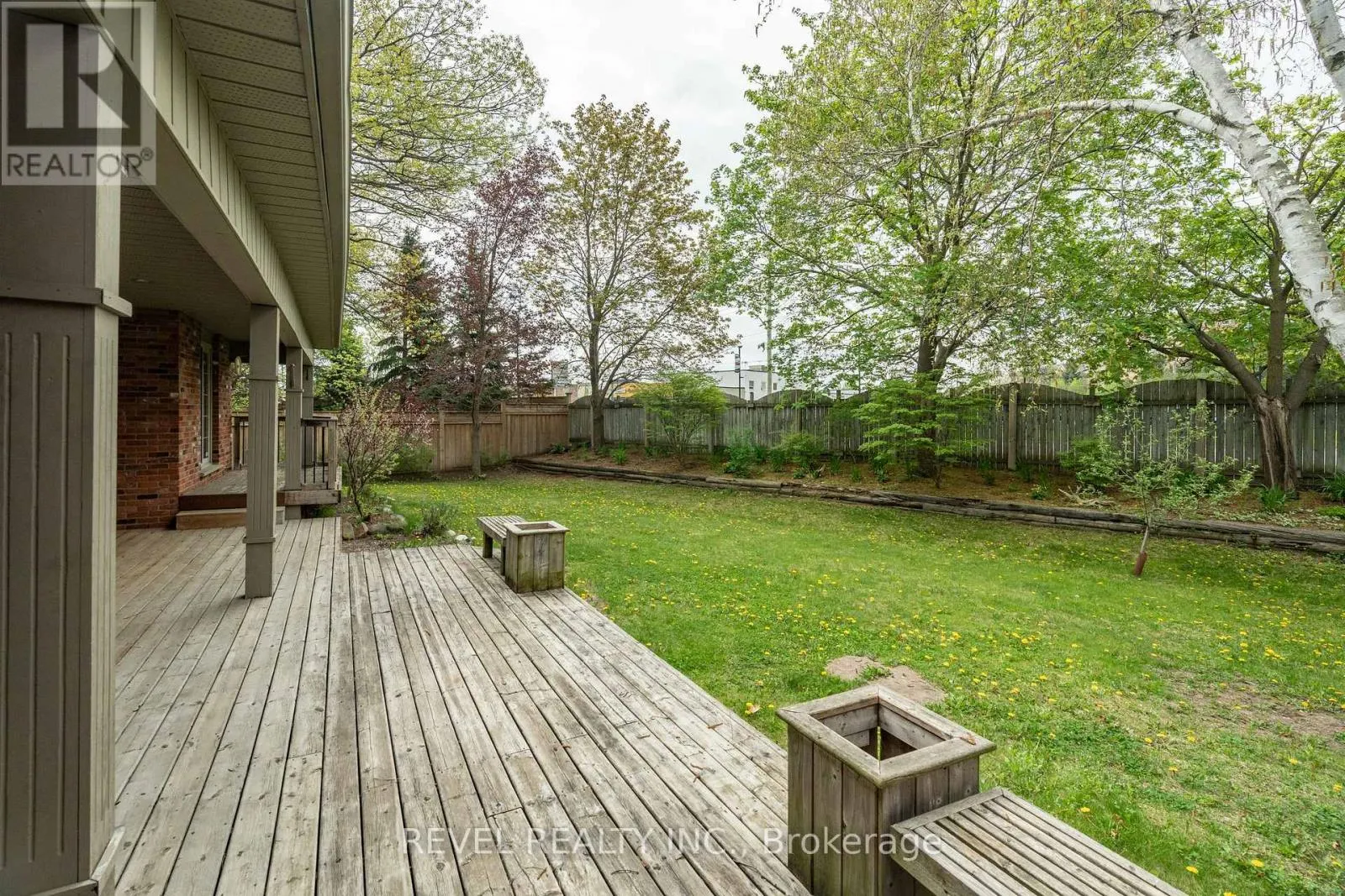632 BAYHAMPTON CRESCENT