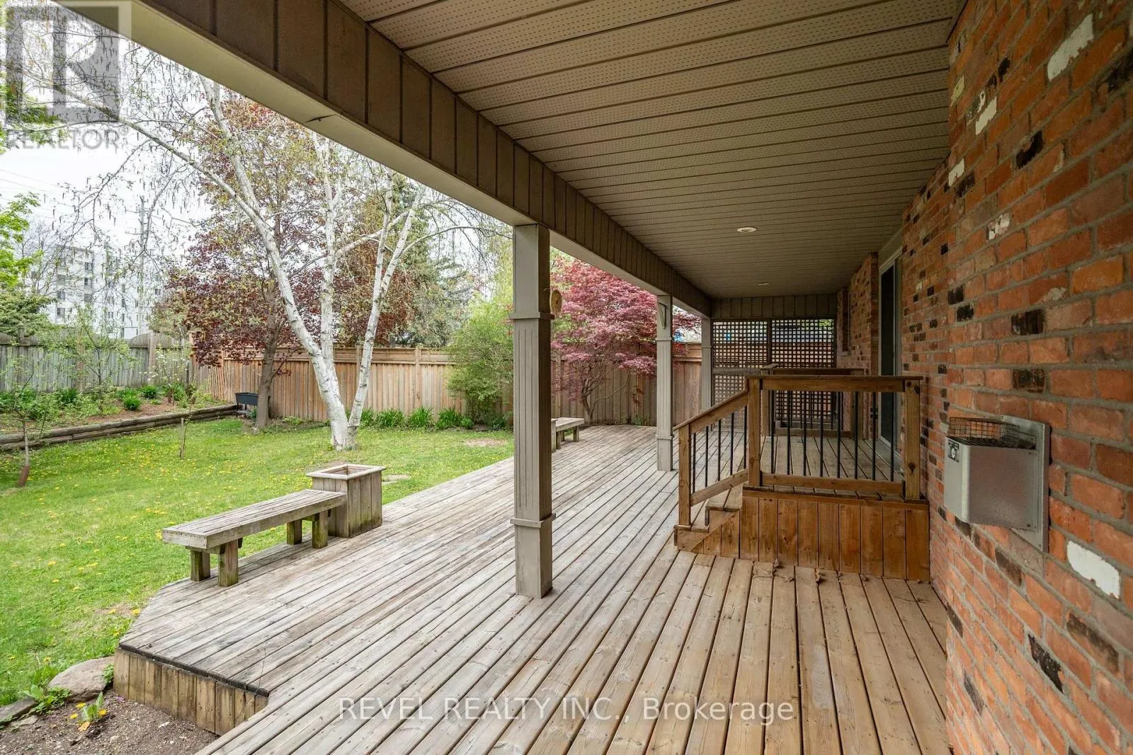 632 BAYHAMPTON CRESCENT