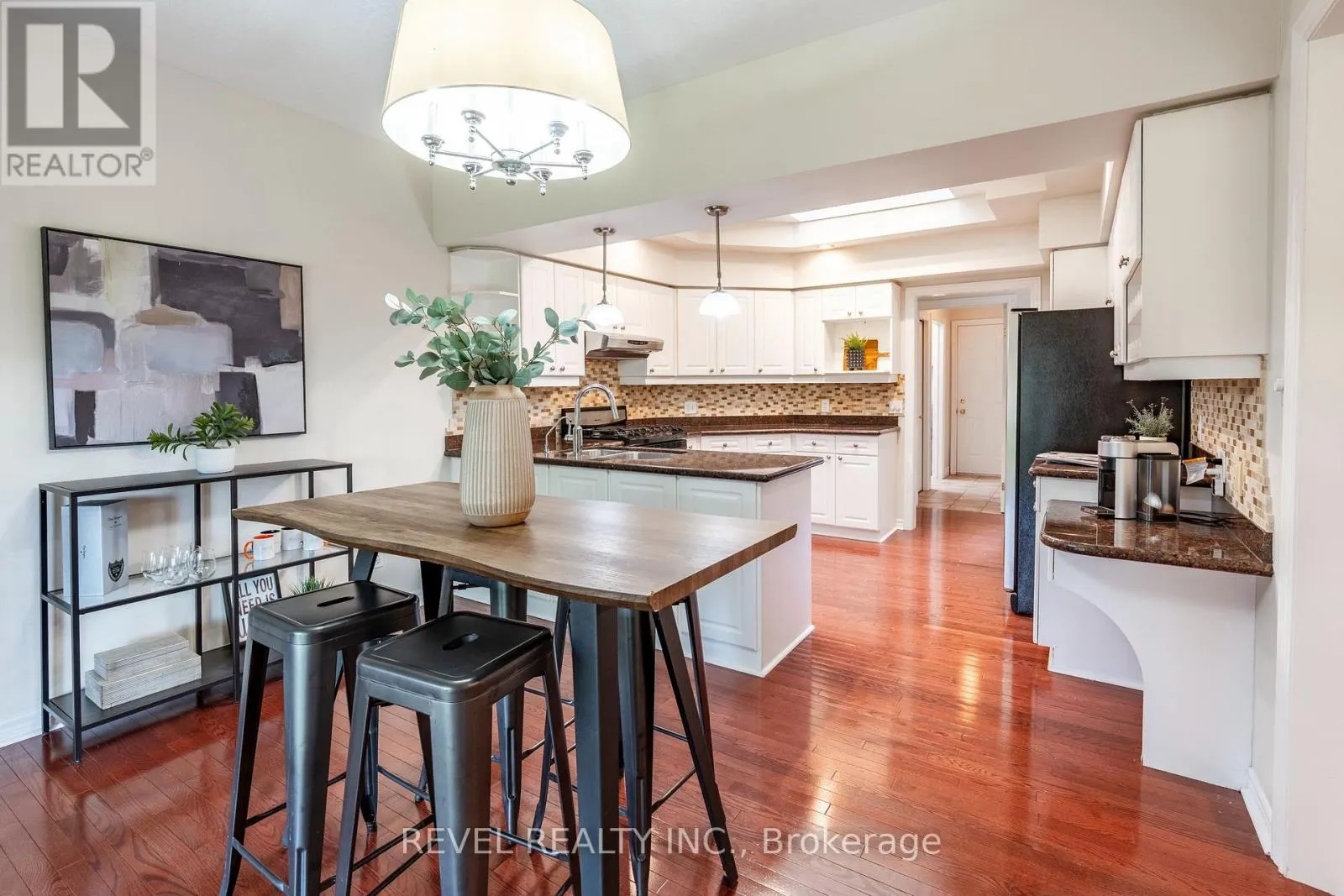 632 BAYHAMPTON CRESCENT