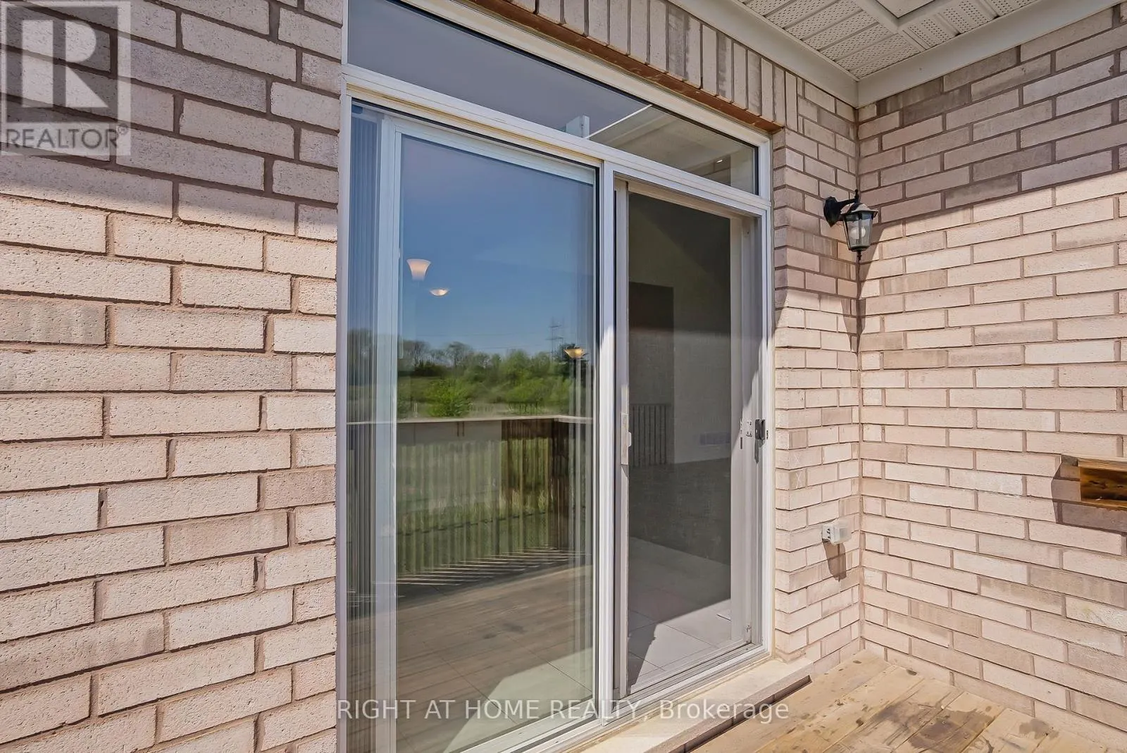 19 ROBARTS DRIVE