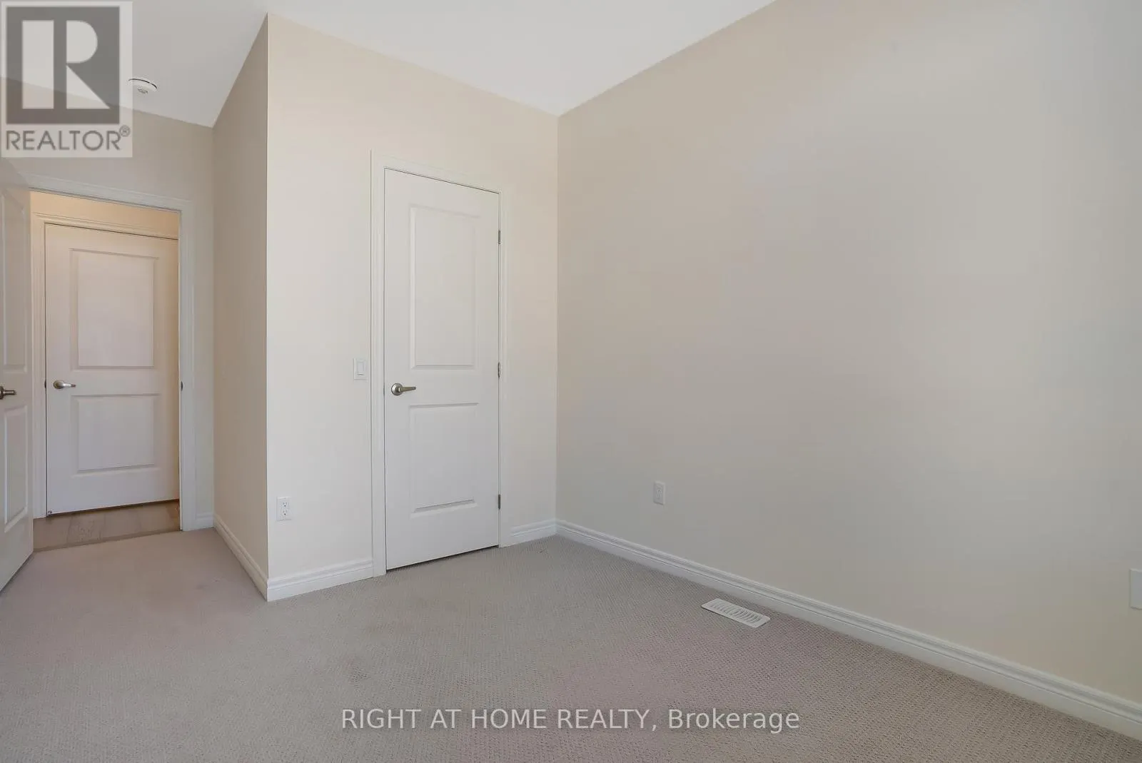 19 ROBARTS DRIVE