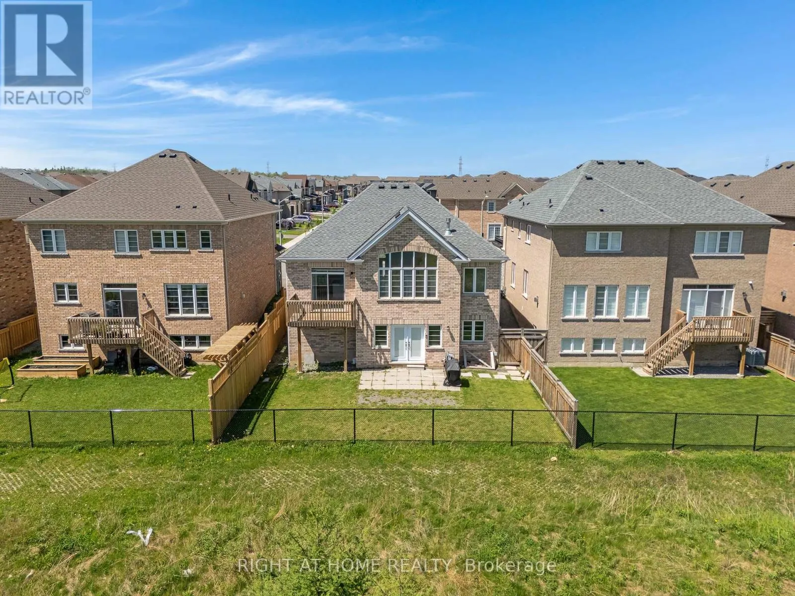 19 ROBARTS DRIVE