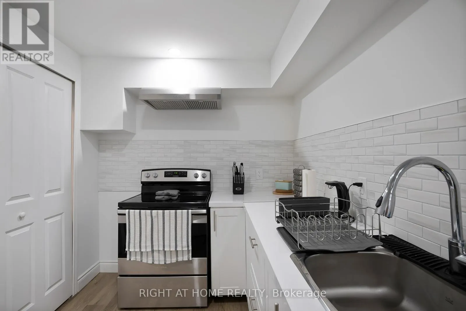 19 ROBARTS DRIVE