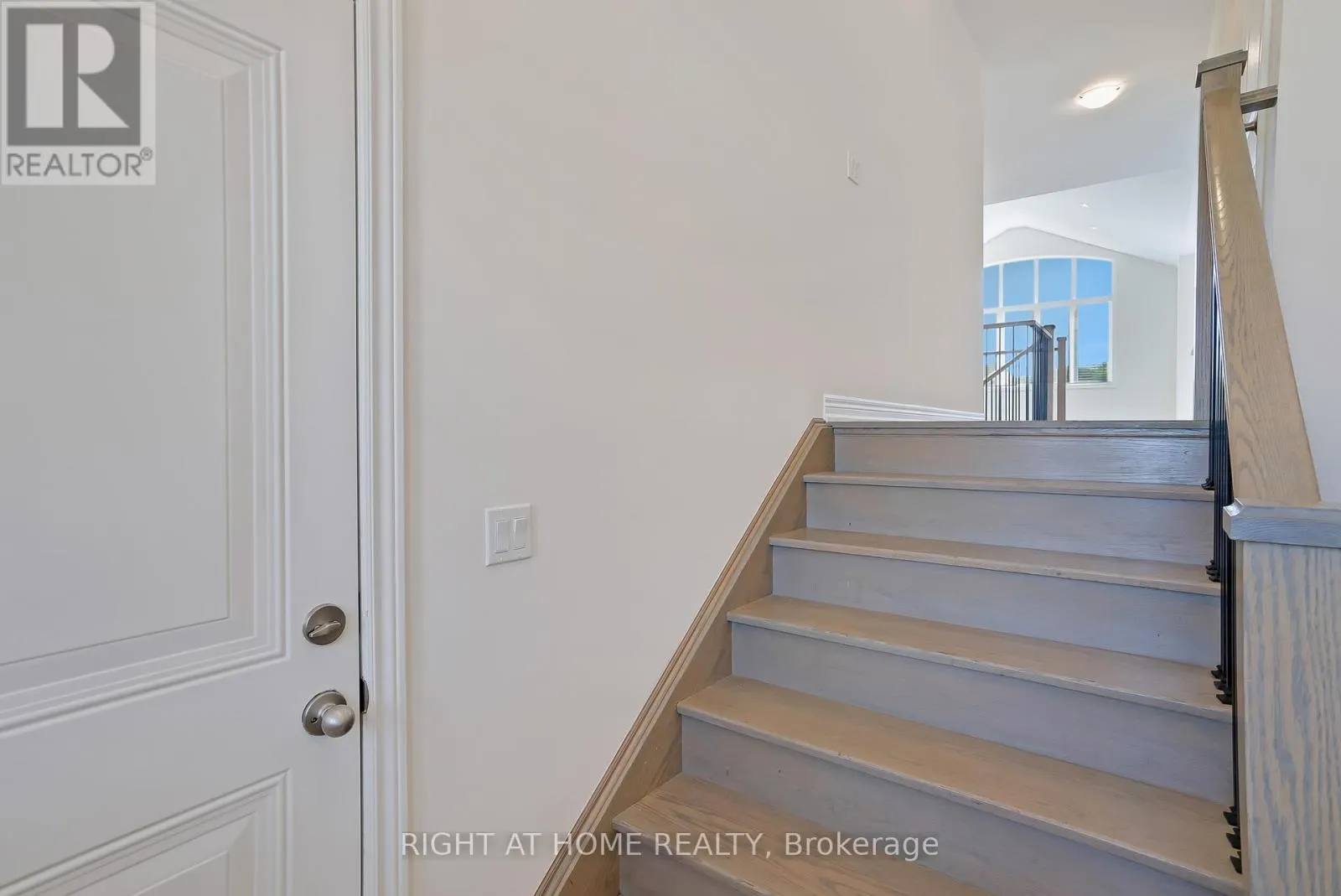 19 ROBARTS DRIVE