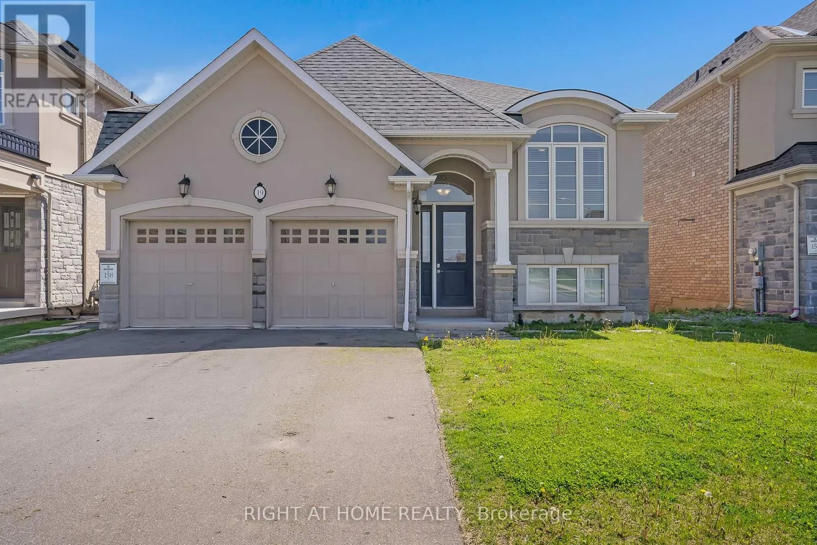 19 ROBARTS DRIVE