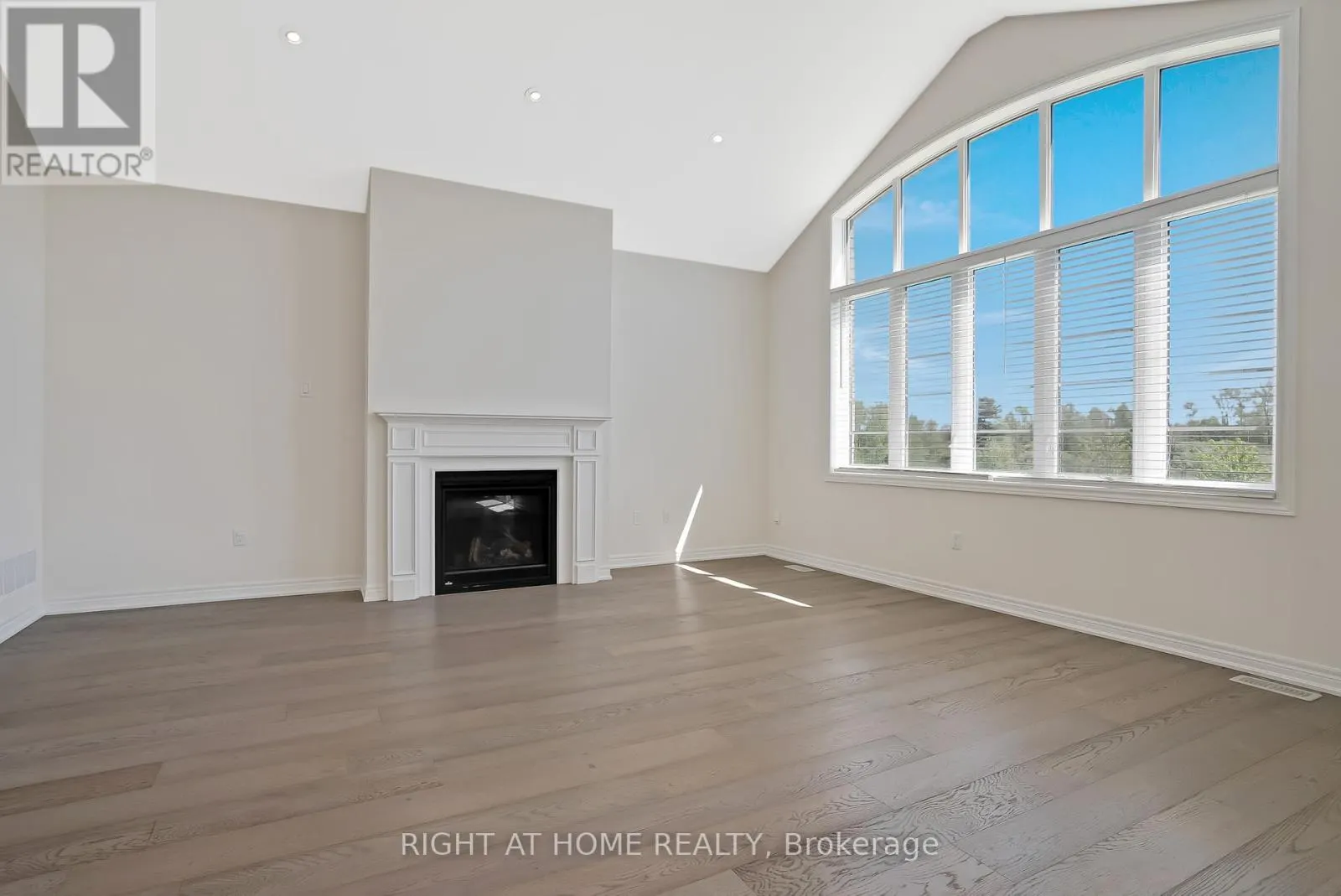 19 ROBARTS DRIVE