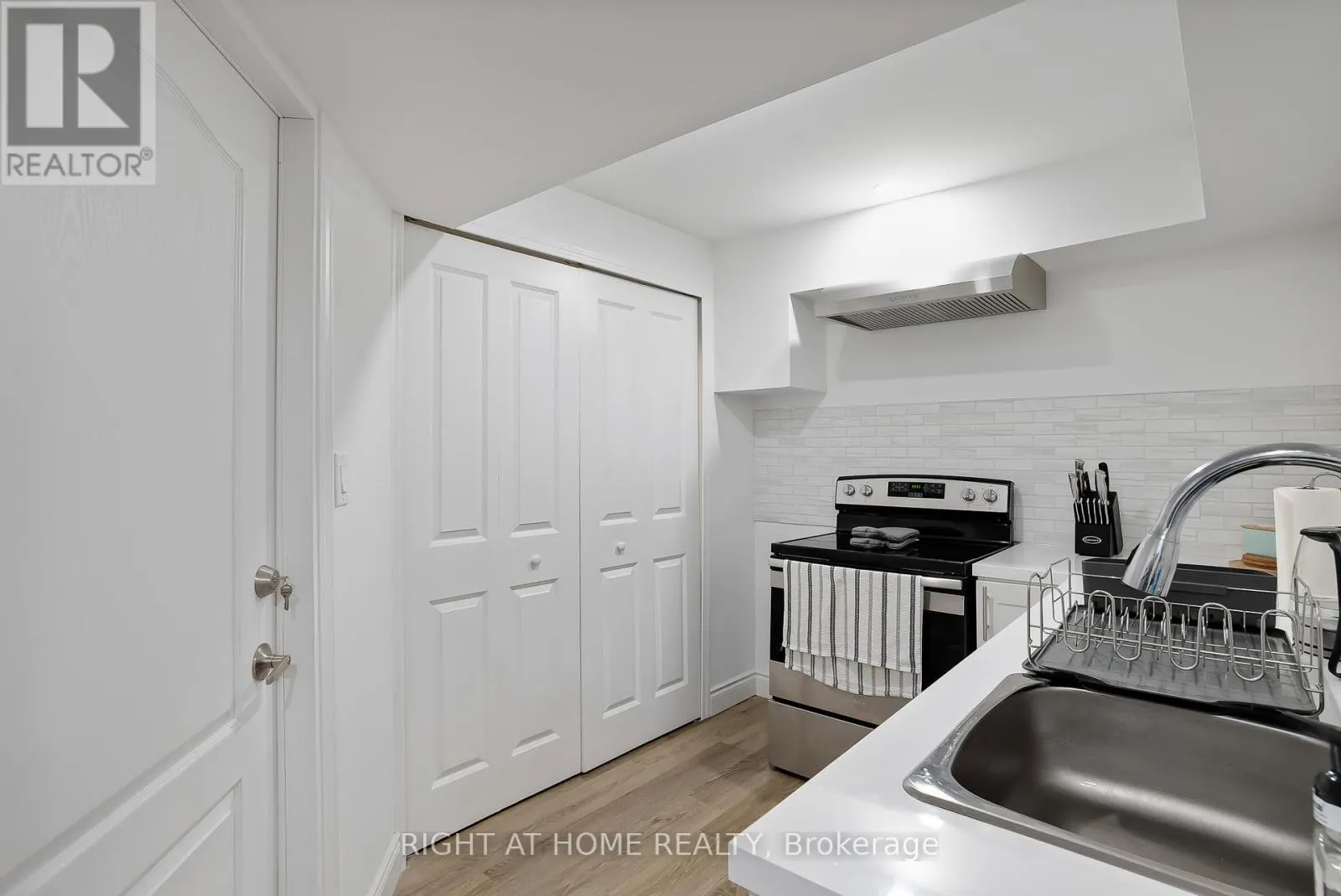 19 ROBARTS DRIVE