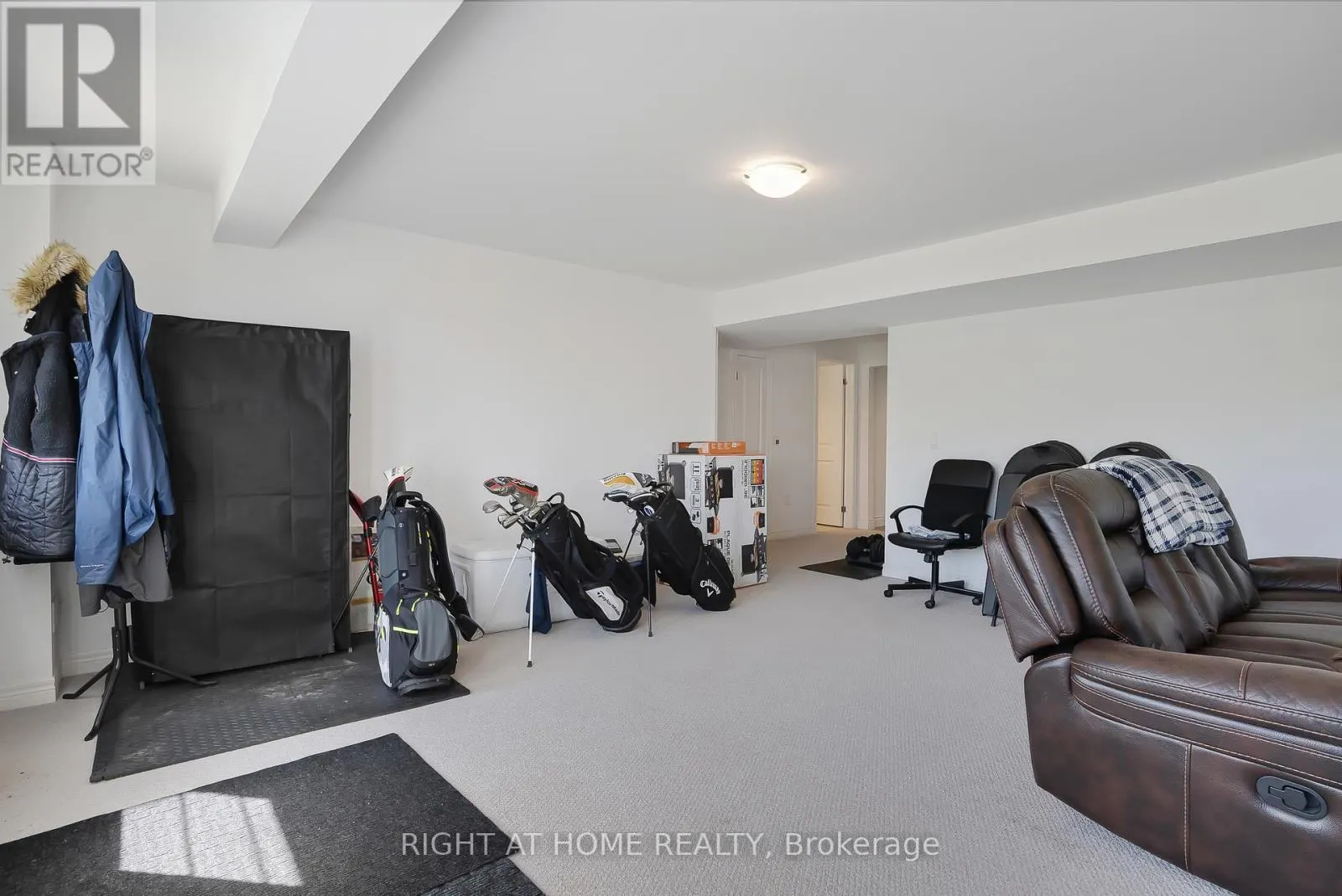 19 ROBARTS DRIVE