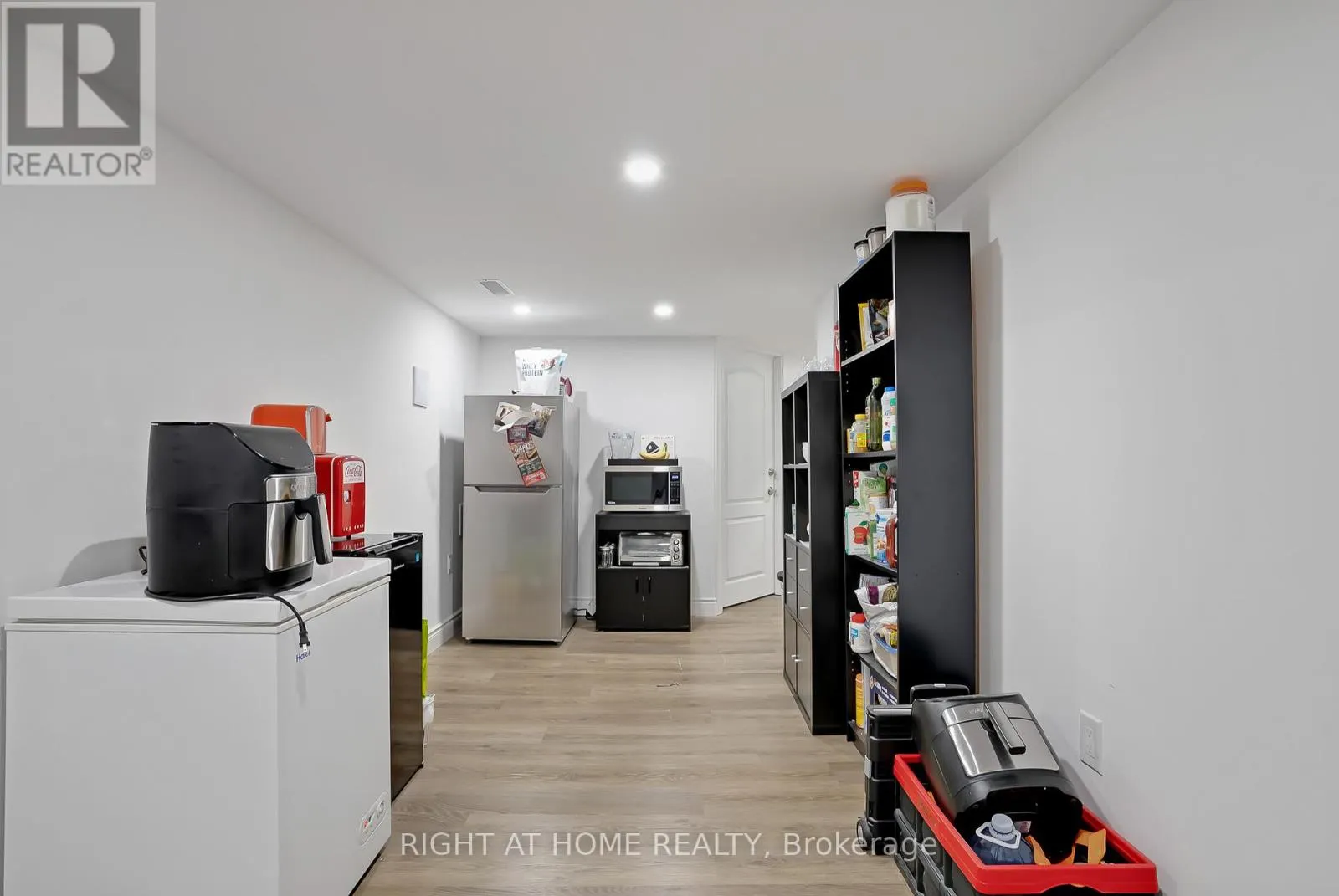 19 ROBARTS DRIVE