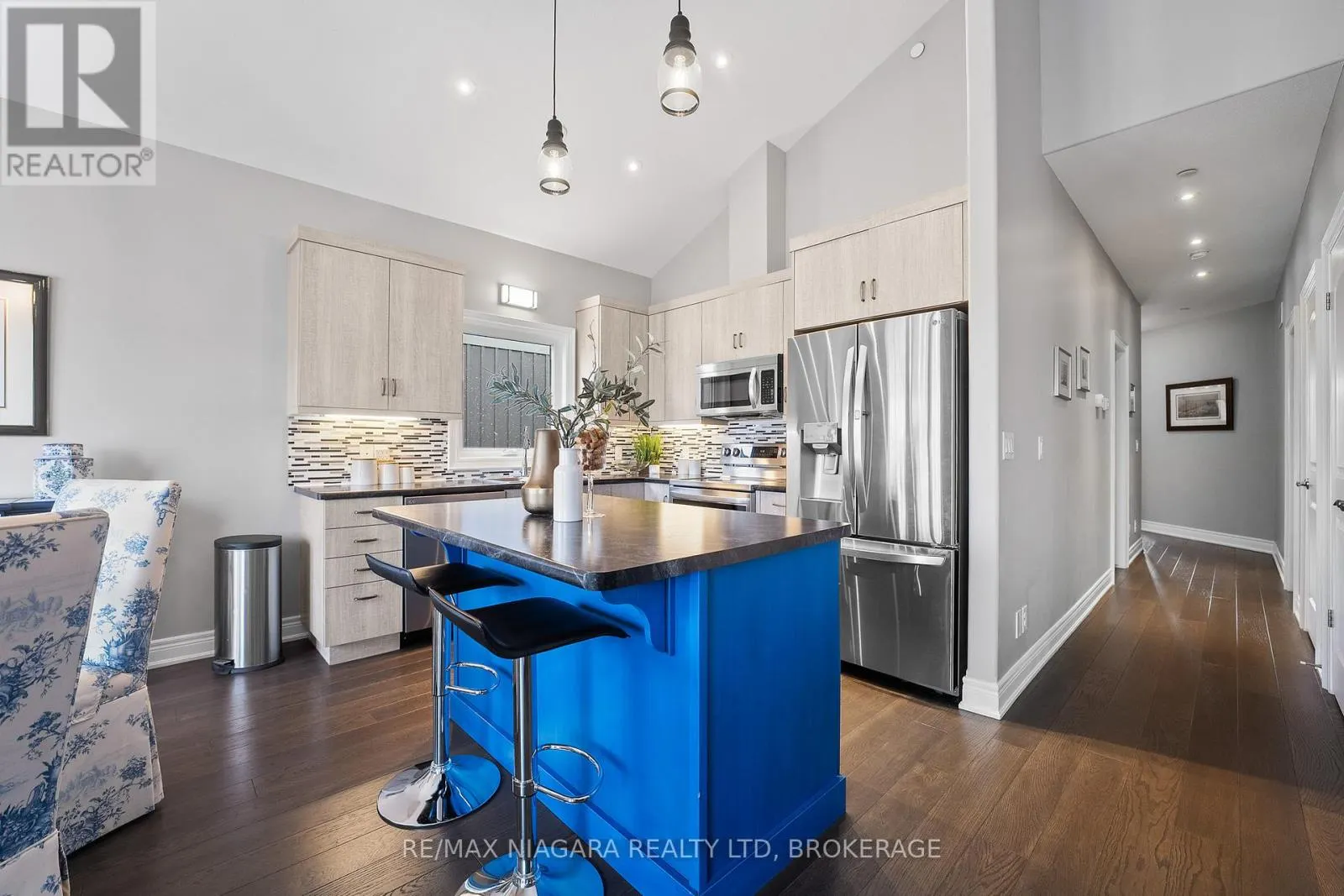 86 PARKSIDE DRIVE