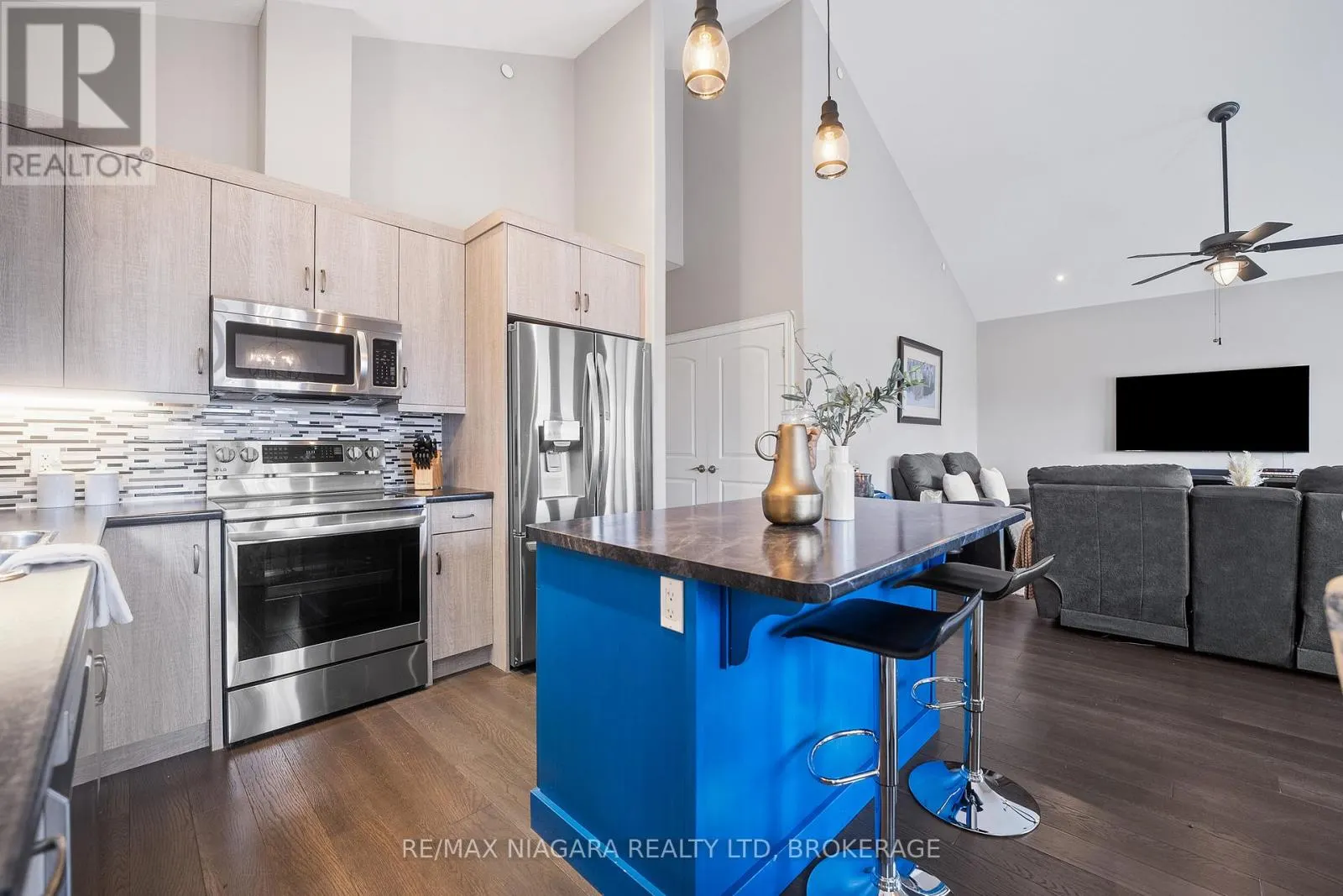 86 PARKSIDE DRIVE
