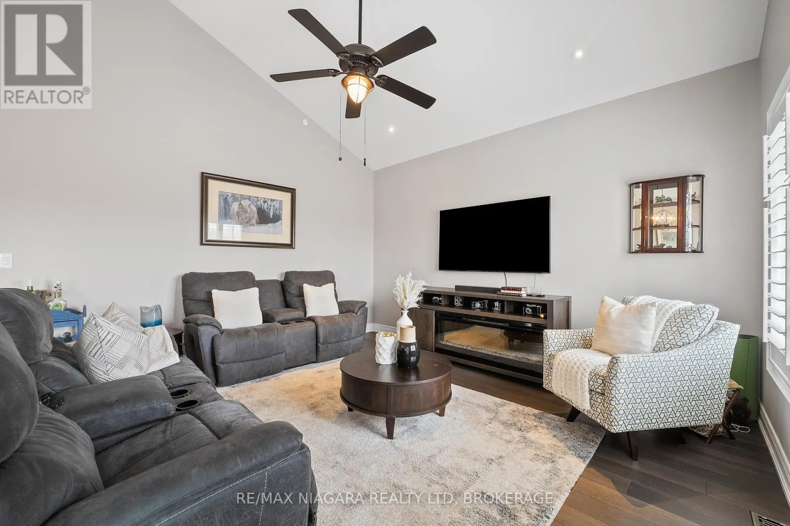 86 PARKSIDE DRIVE