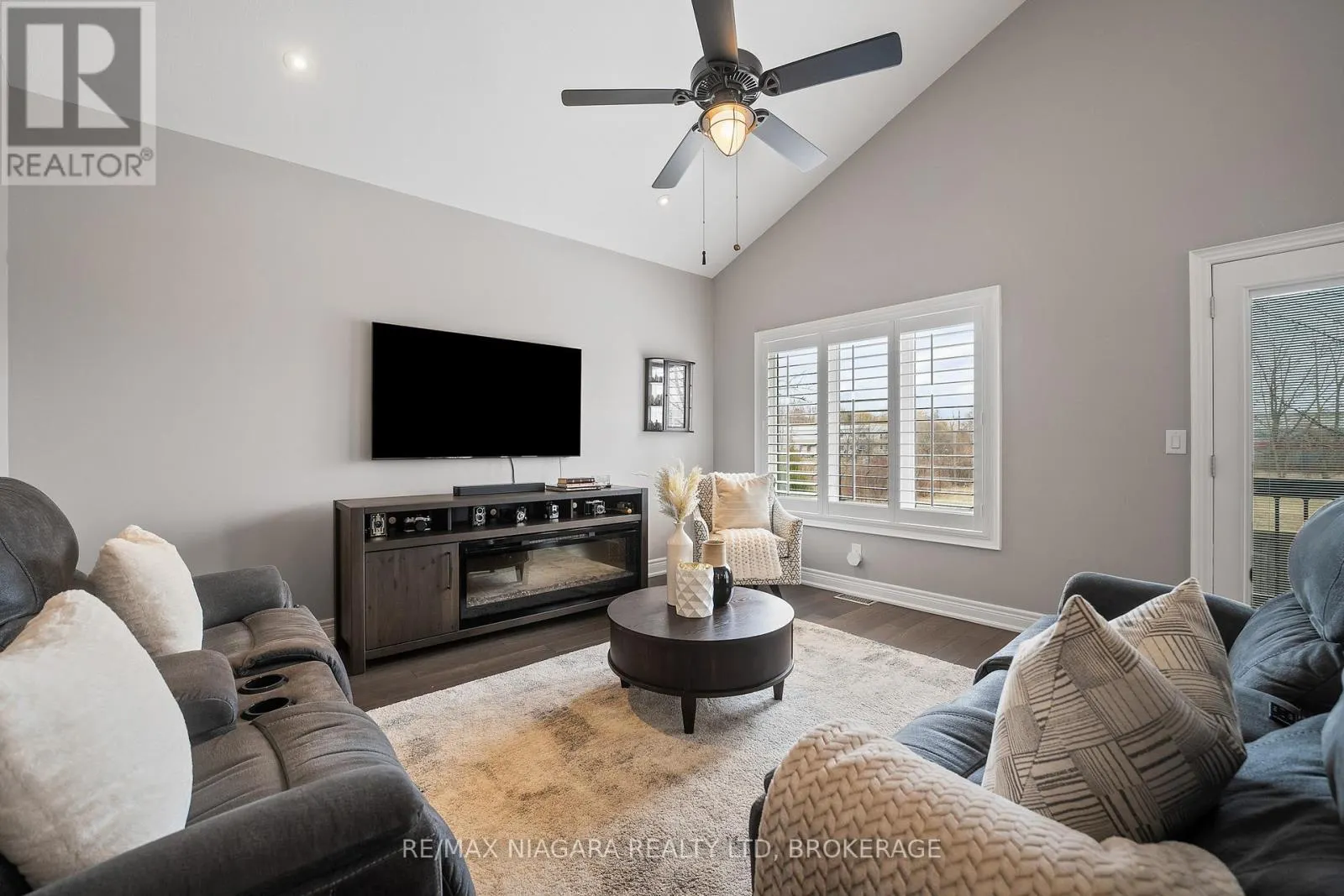 86 PARKSIDE DRIVE