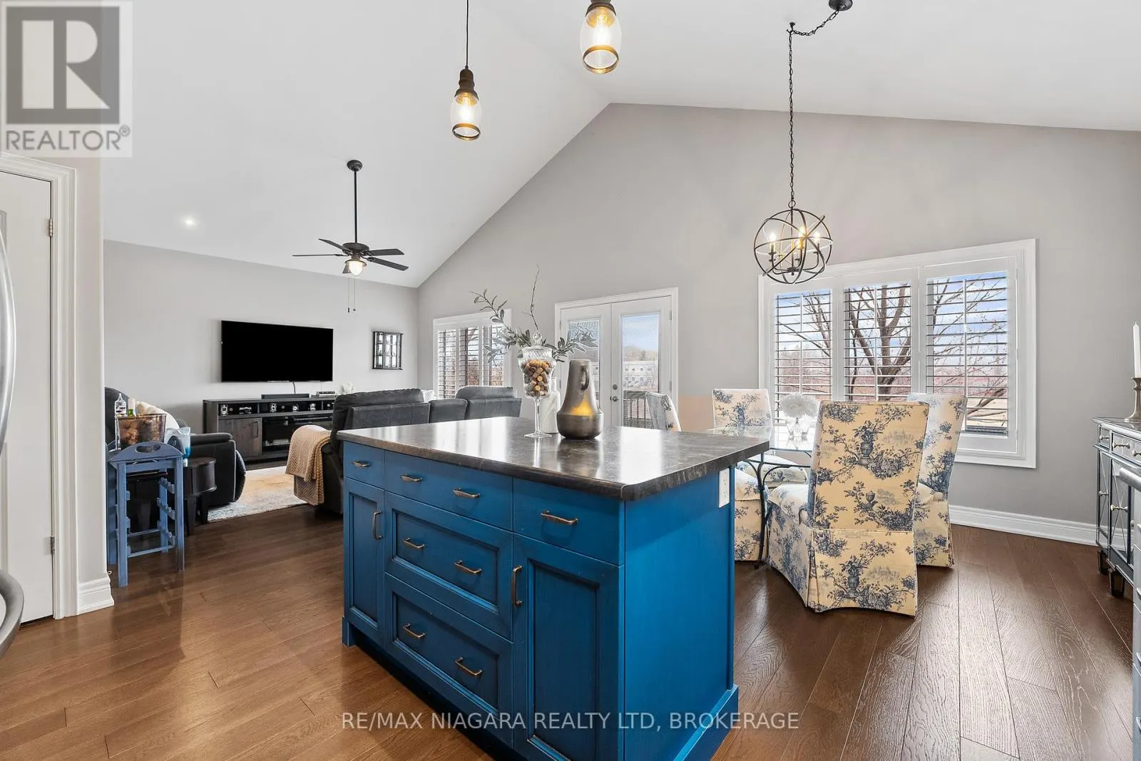 86 PARKSIDE DRIVE