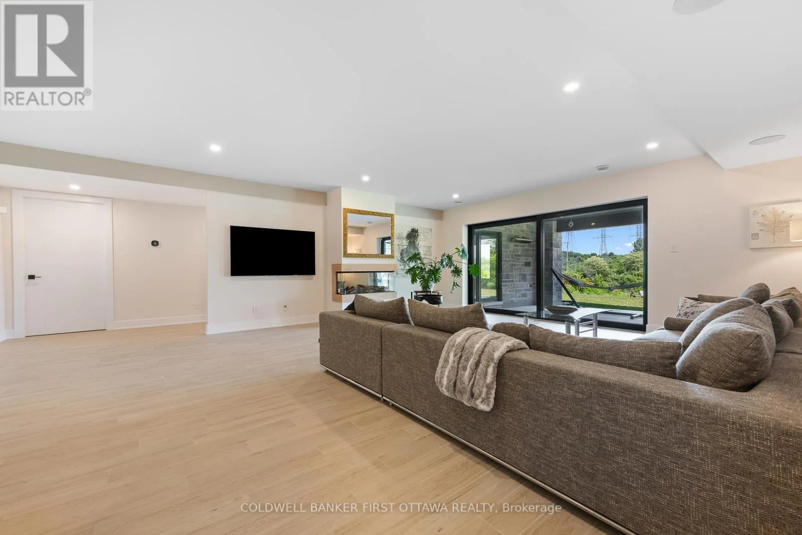 1981 PRINCE OF WALES DRIVE