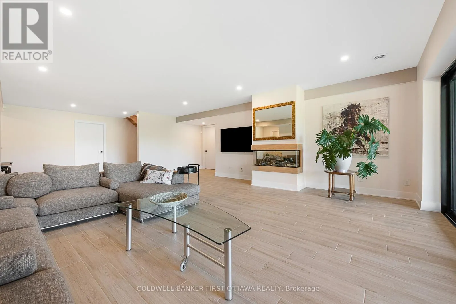 1981 PRINCE OF WALES DRIVE