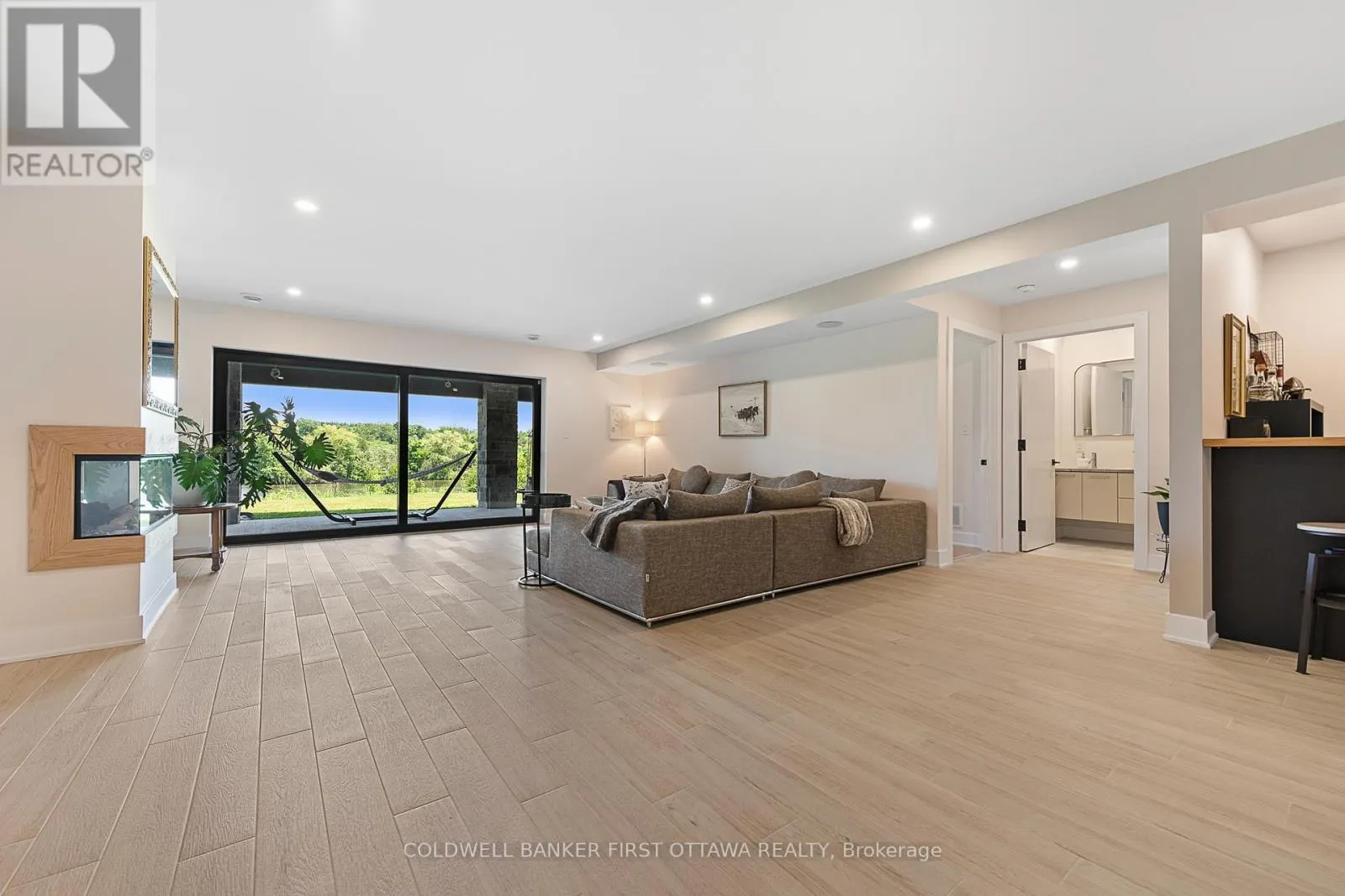 1981 PRINCE OF WALES DRIVE