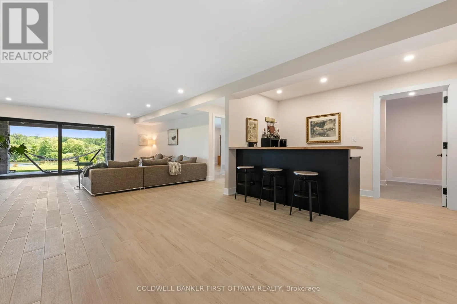 1981 PRINCE OF WALES DRIVE