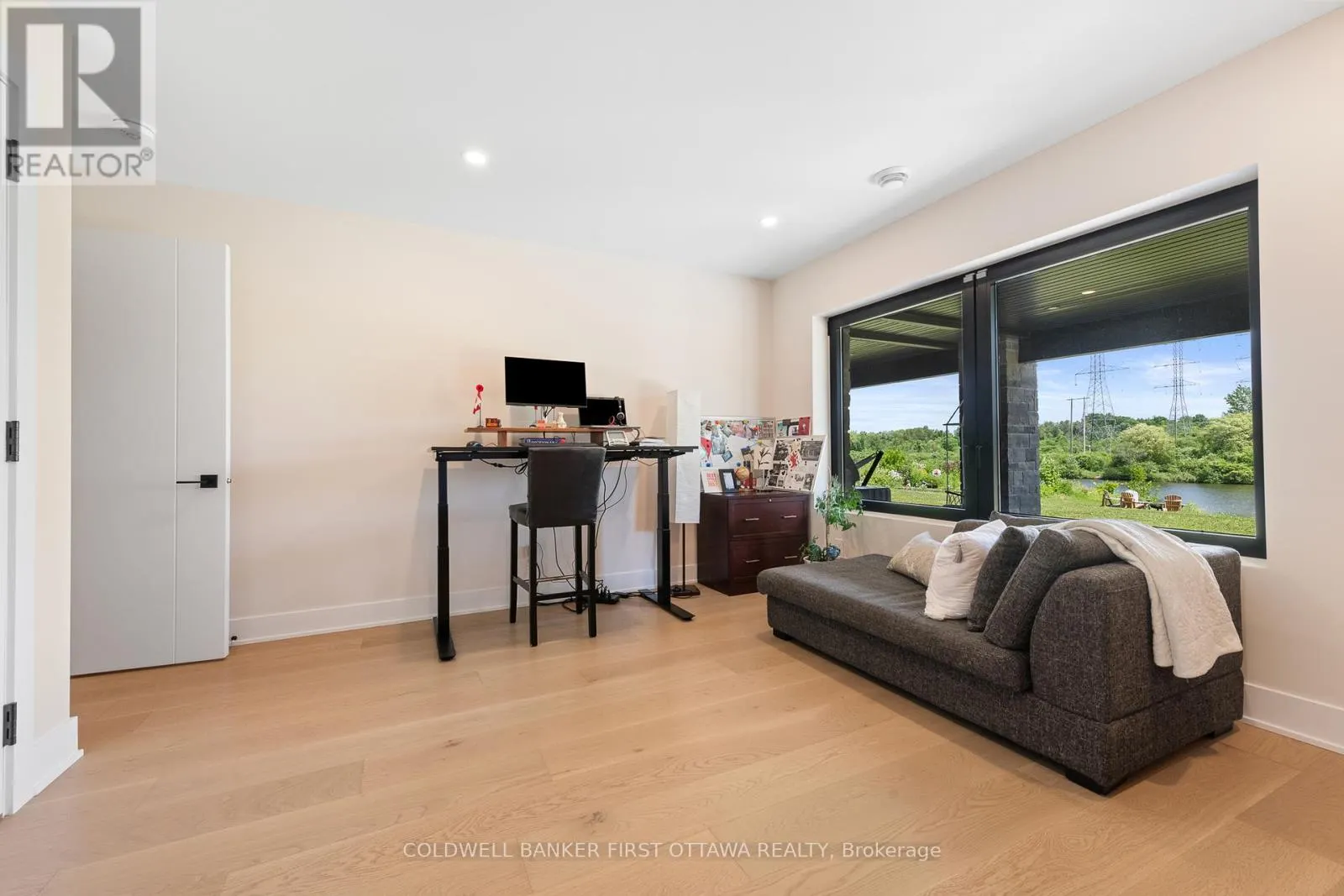 1981 PRINCE OF WALES DRIVE
