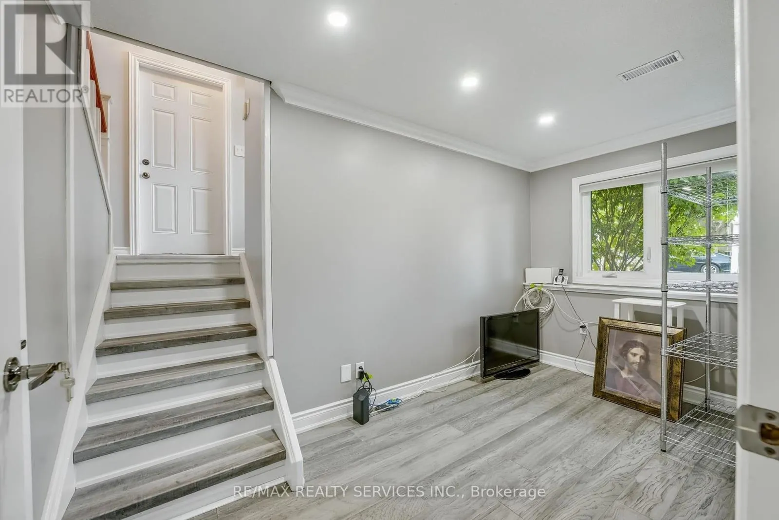 67 WESTBURY CRESCENT