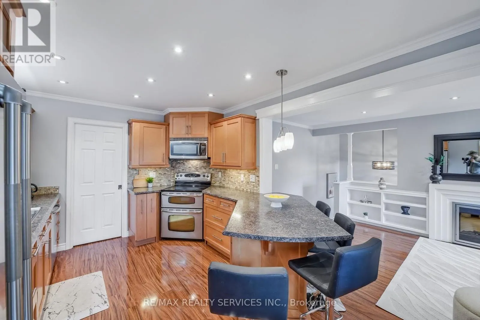 67 WESTBURY CRESCENT