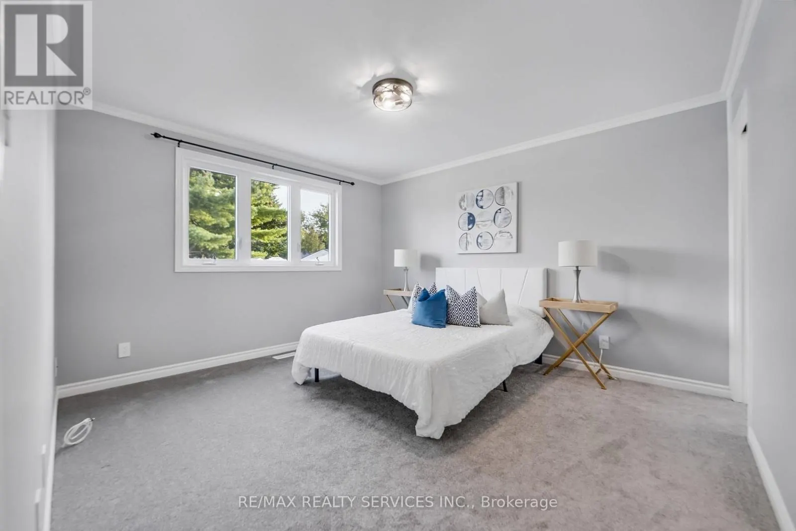 67 WESTBURY CRESCENT