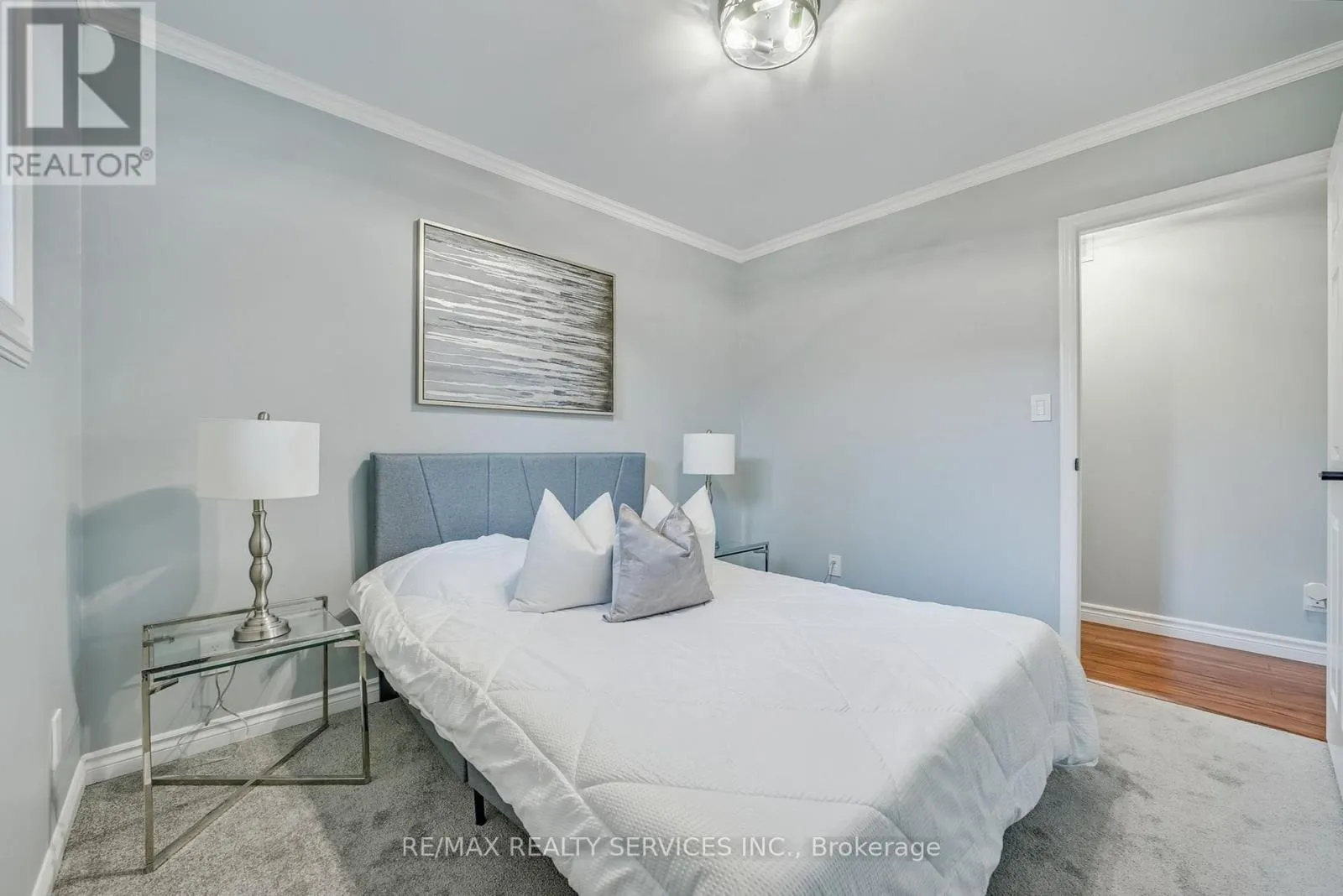 67 WESTBURY CRESCENT