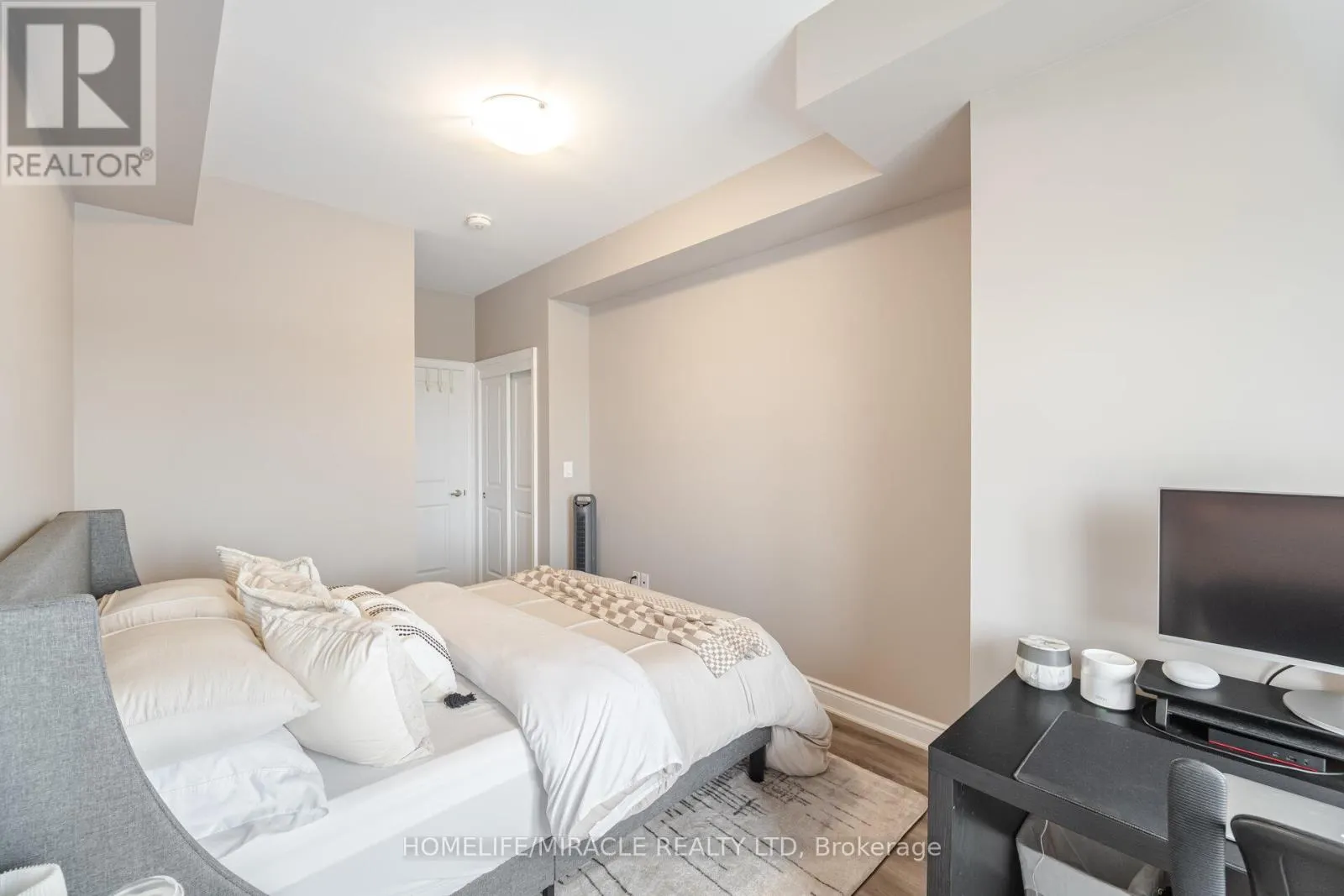 305 - 721 FRANKLIN BOULEVARD