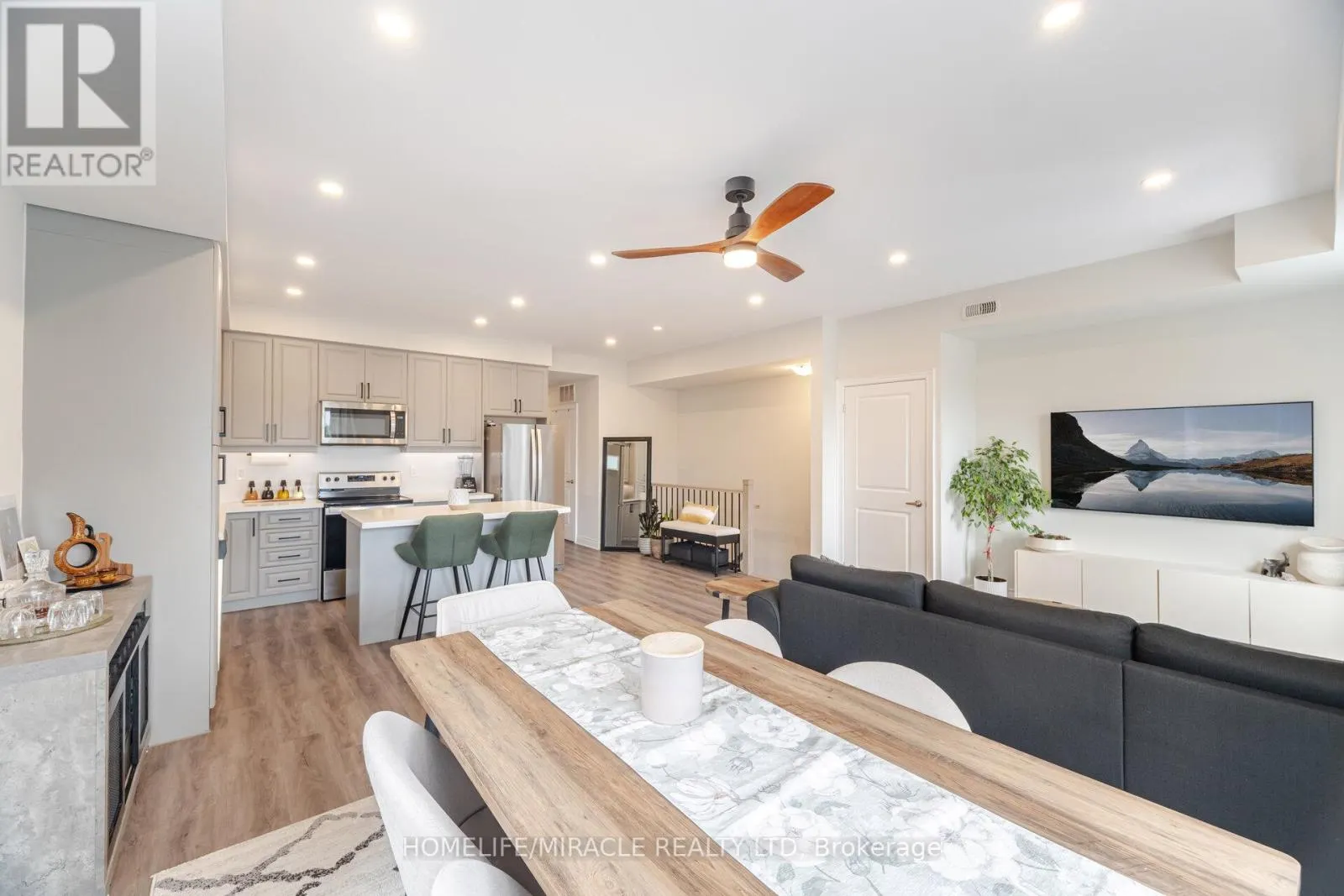 305 - 721 FRANKLIN BOULEVARD