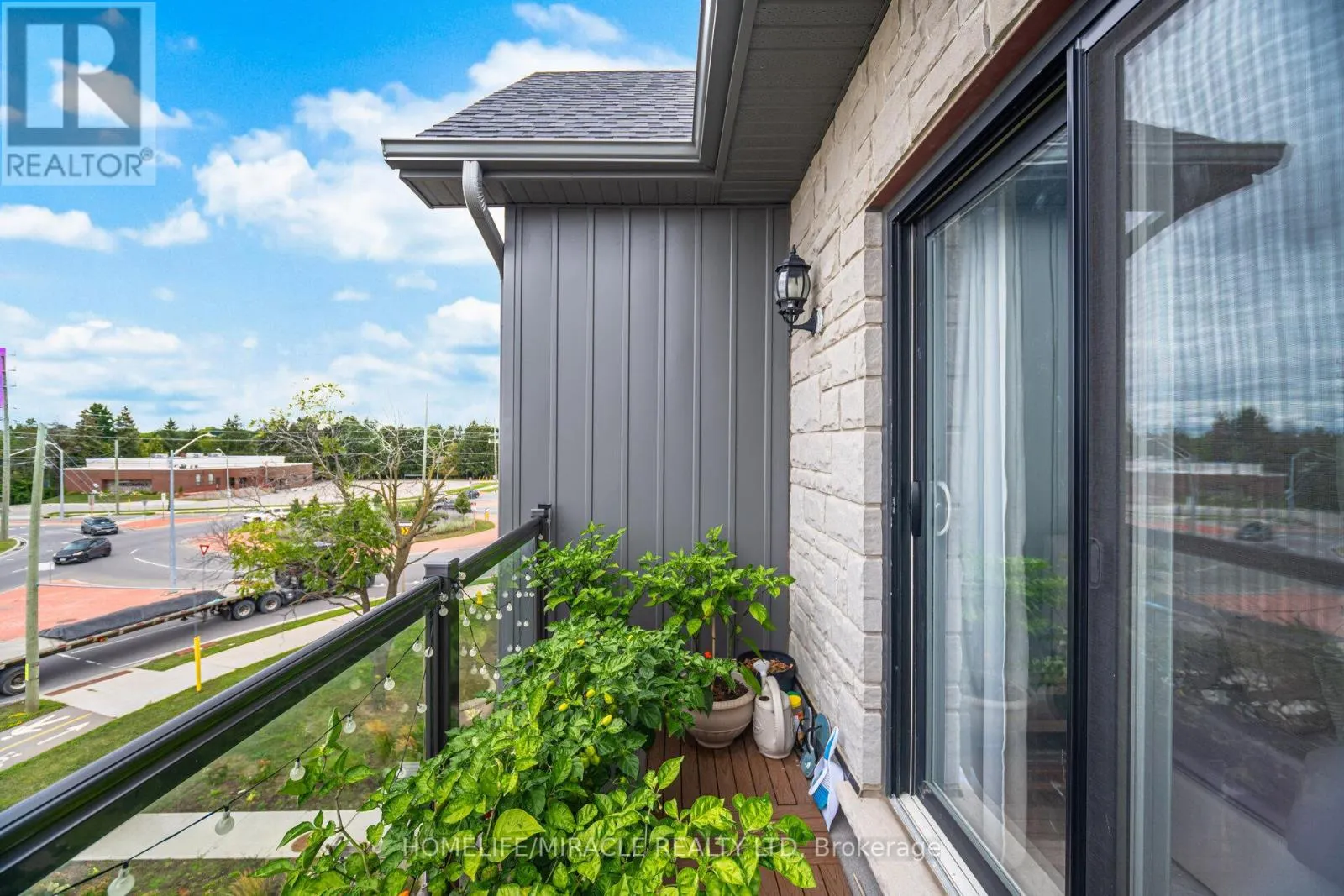 305 - 721 FRANKLIN BOULEVARD
