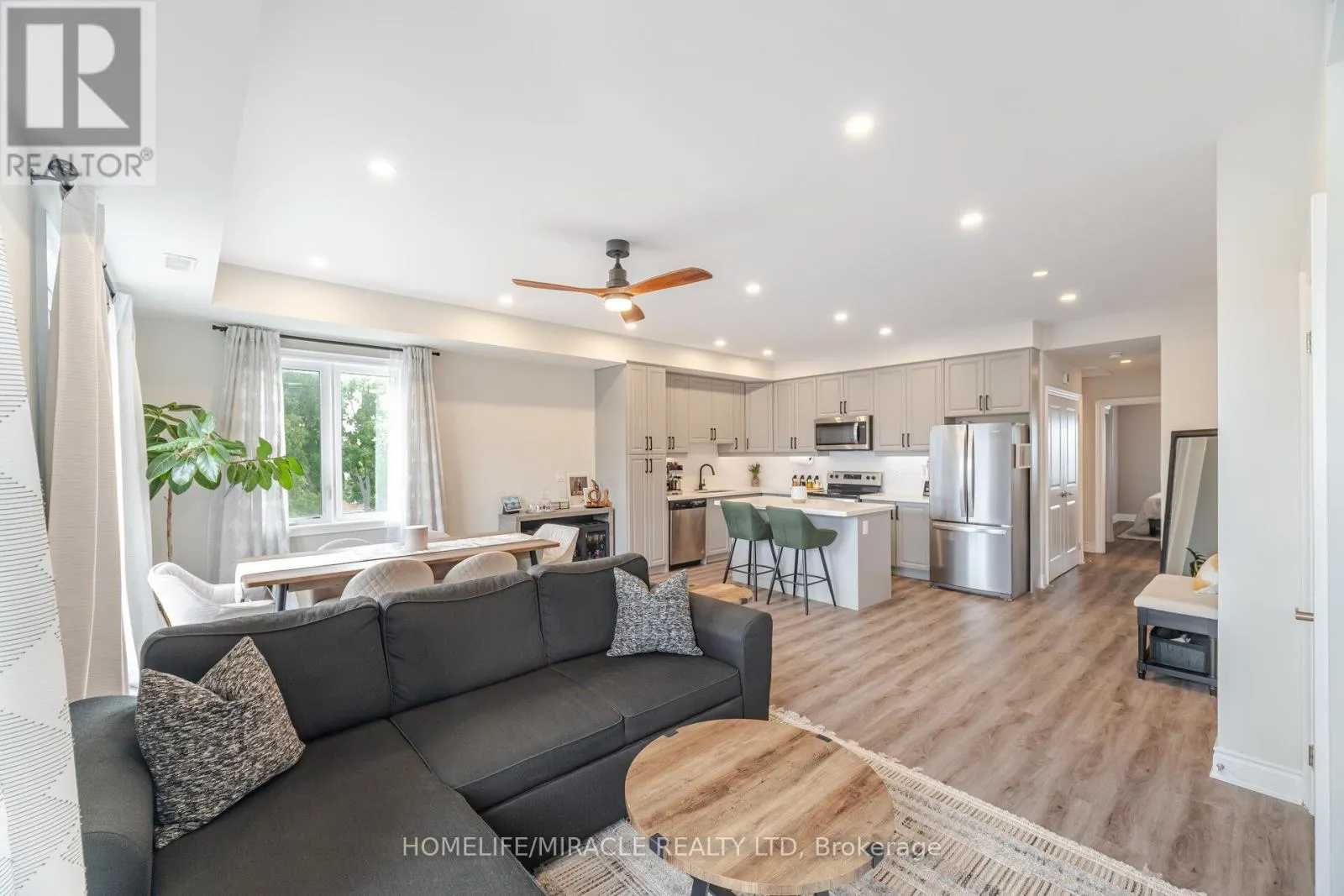 305 - 721 FRANKLIN BOULEVARD