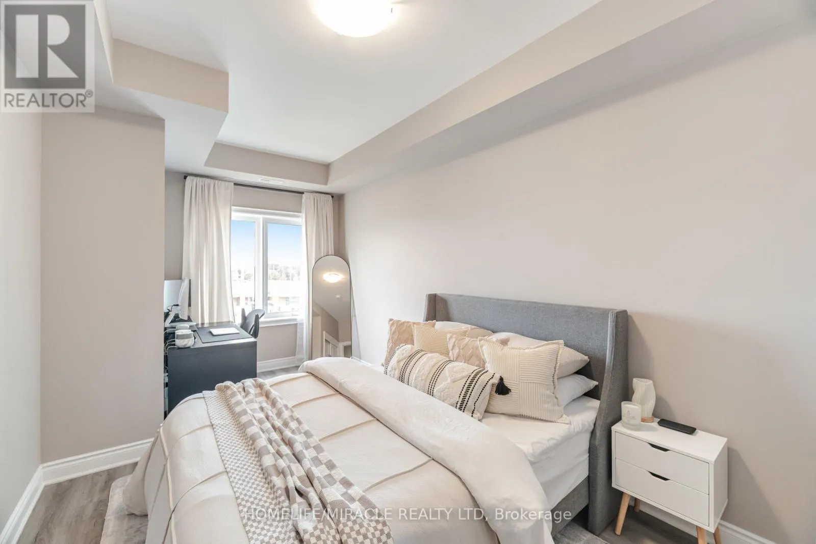 305 - 721 FRANKLIN BOULEVARD