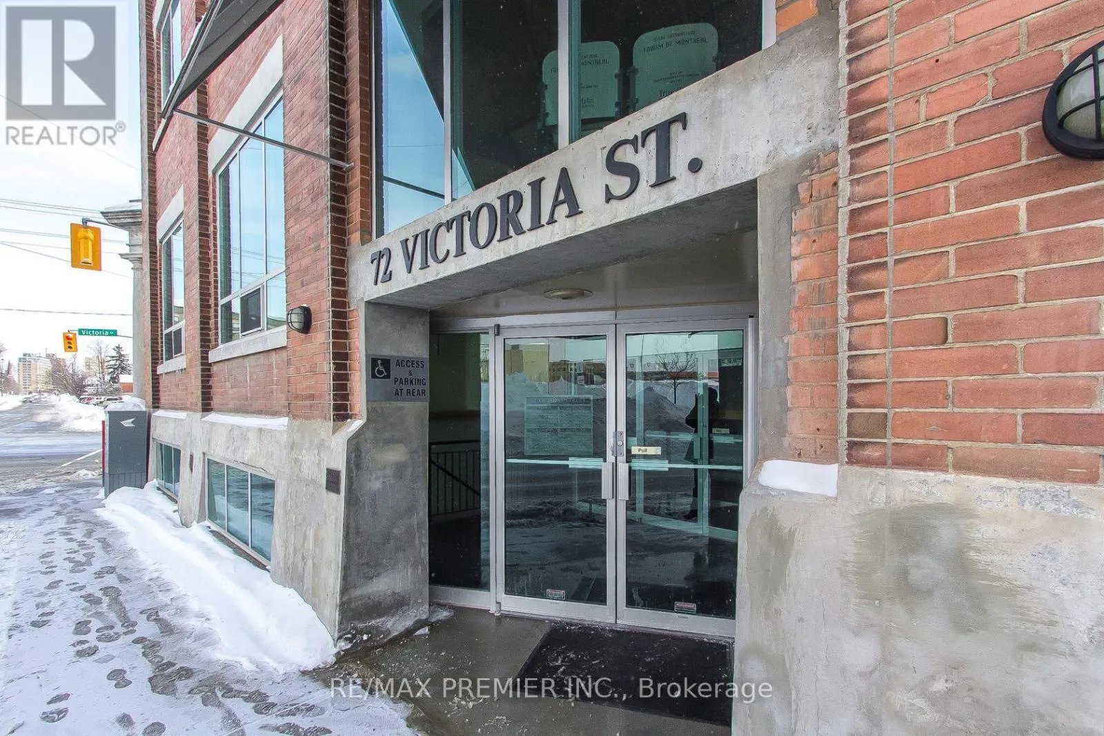 300-03 - 72 VICTORIA STREET S