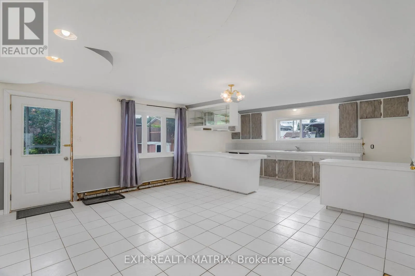 805 CARTIER BOULEVARD