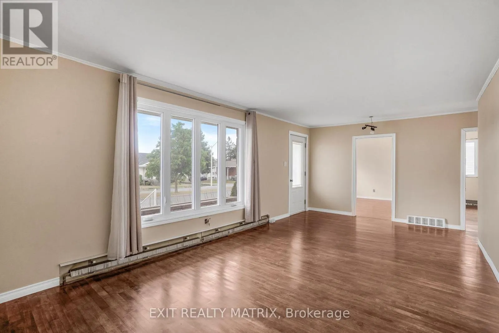 805 CARTIER BOULEVARD