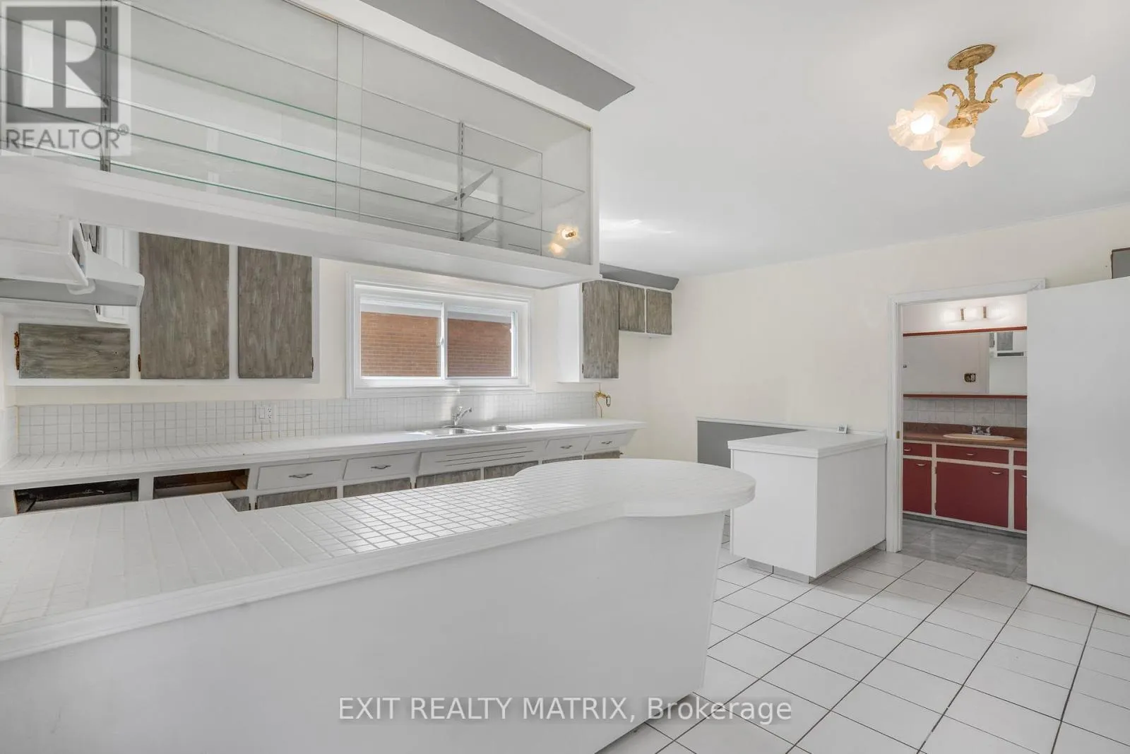 805 CARTIER BOULEVARD