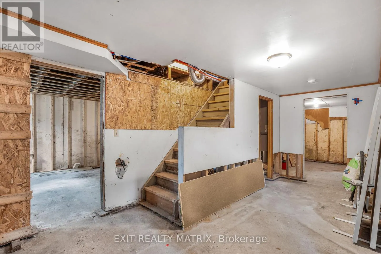 805 CARTIER BOULEVARD