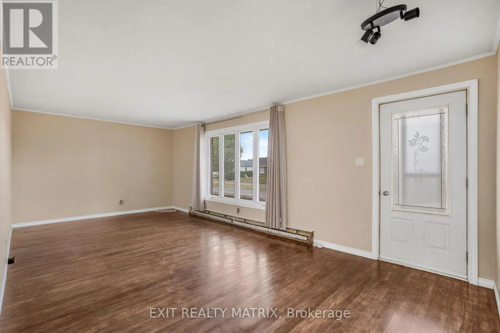 805 CARTIER BOULEVARD