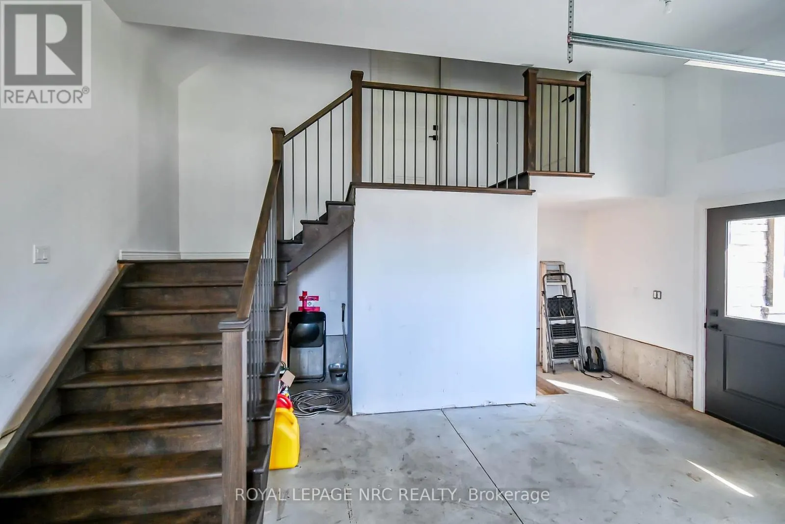713 CLARENCE STREET