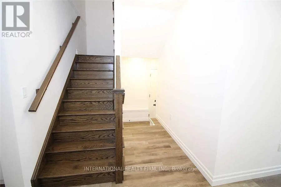172 WALSH STREET E